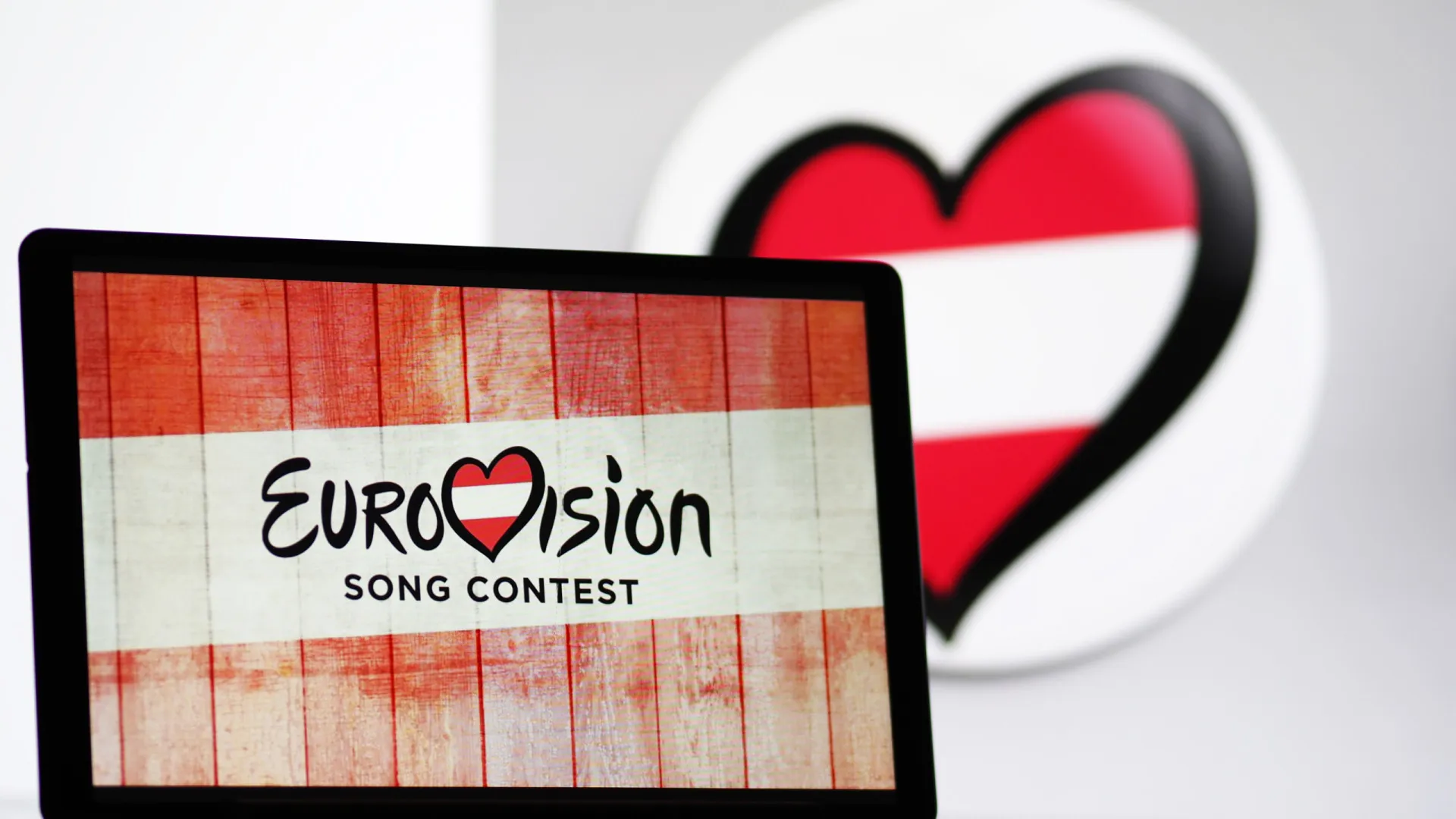 
                    Mais de 12 mil já assinaram petição para Portugal sair da Eurovisão
                