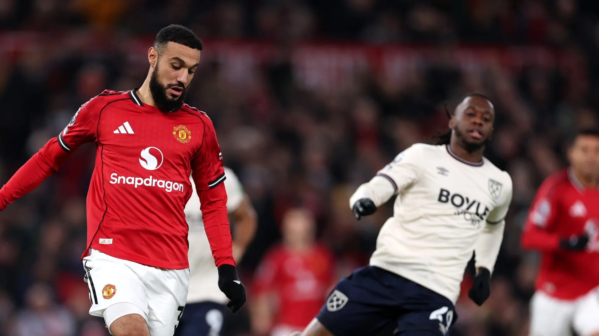 
                    Arsenal lidera, City enfrenta loucura e Amorim volta a deslizar
                