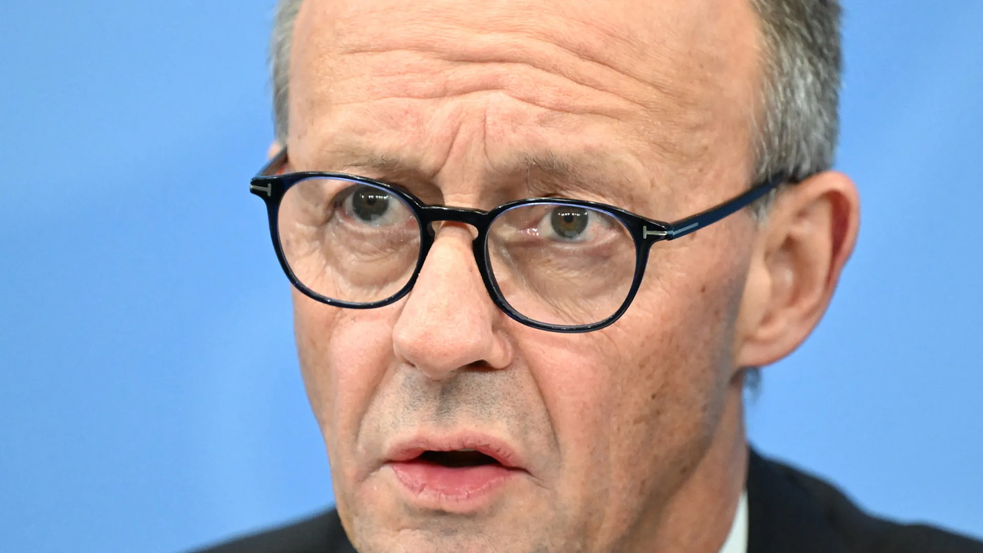 
                    Chanceler alemão discute ativos russos na sexta-feira com governo belga
                