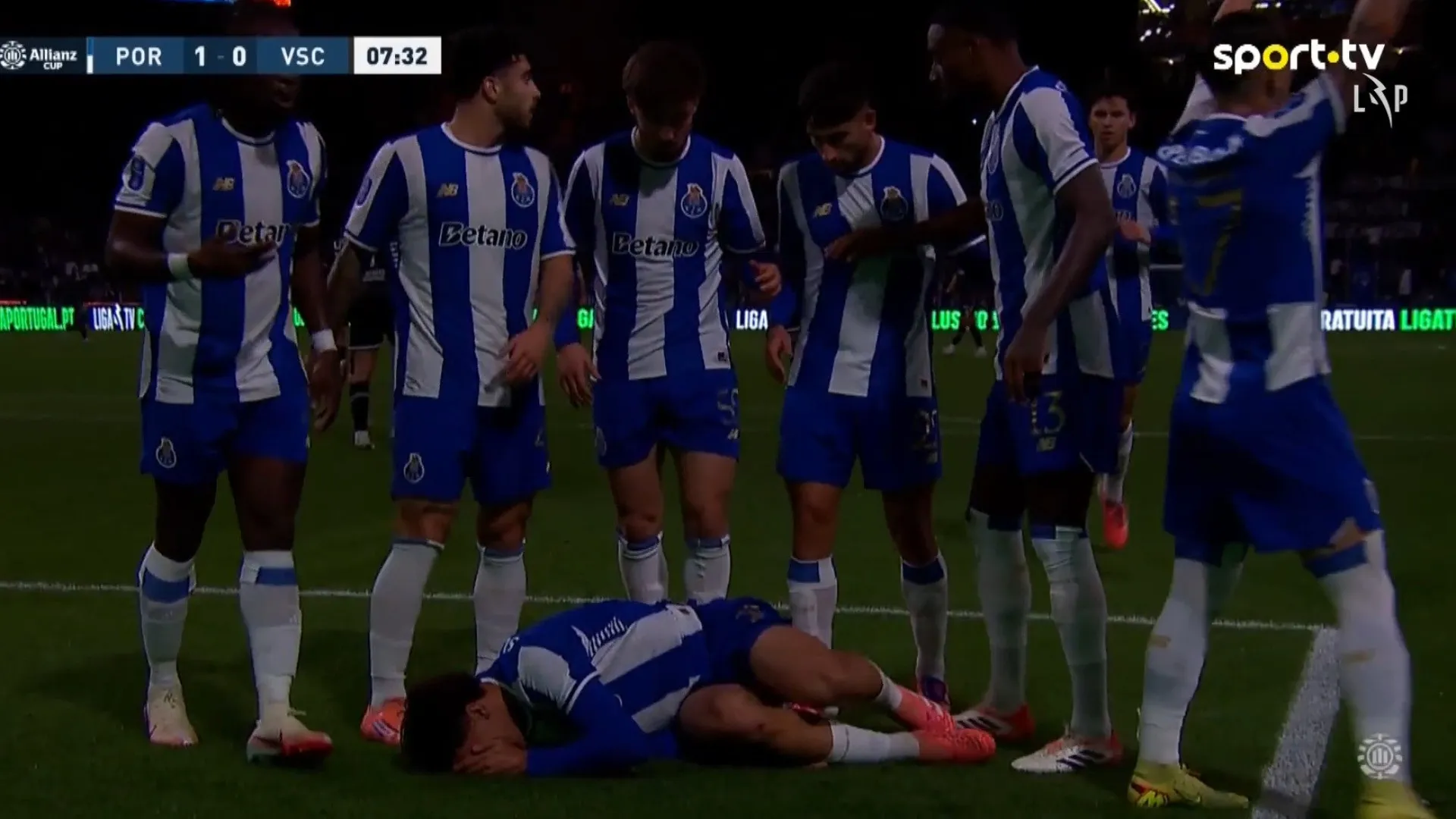 
                    Gabri Veiga aplicou chapelada no FC Porto-Vitória SC… e ficou em lágrimas
                