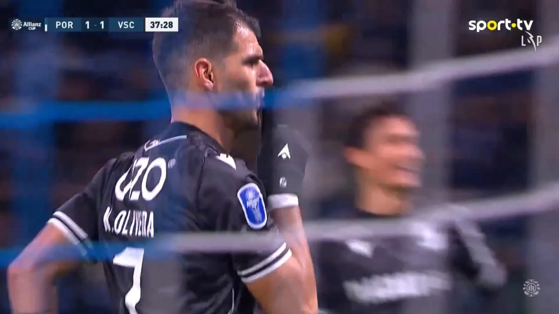 
                    Pablo Rosario distraiu-se e Nélson Oliveira silenciou adeptos do FC Porto
                