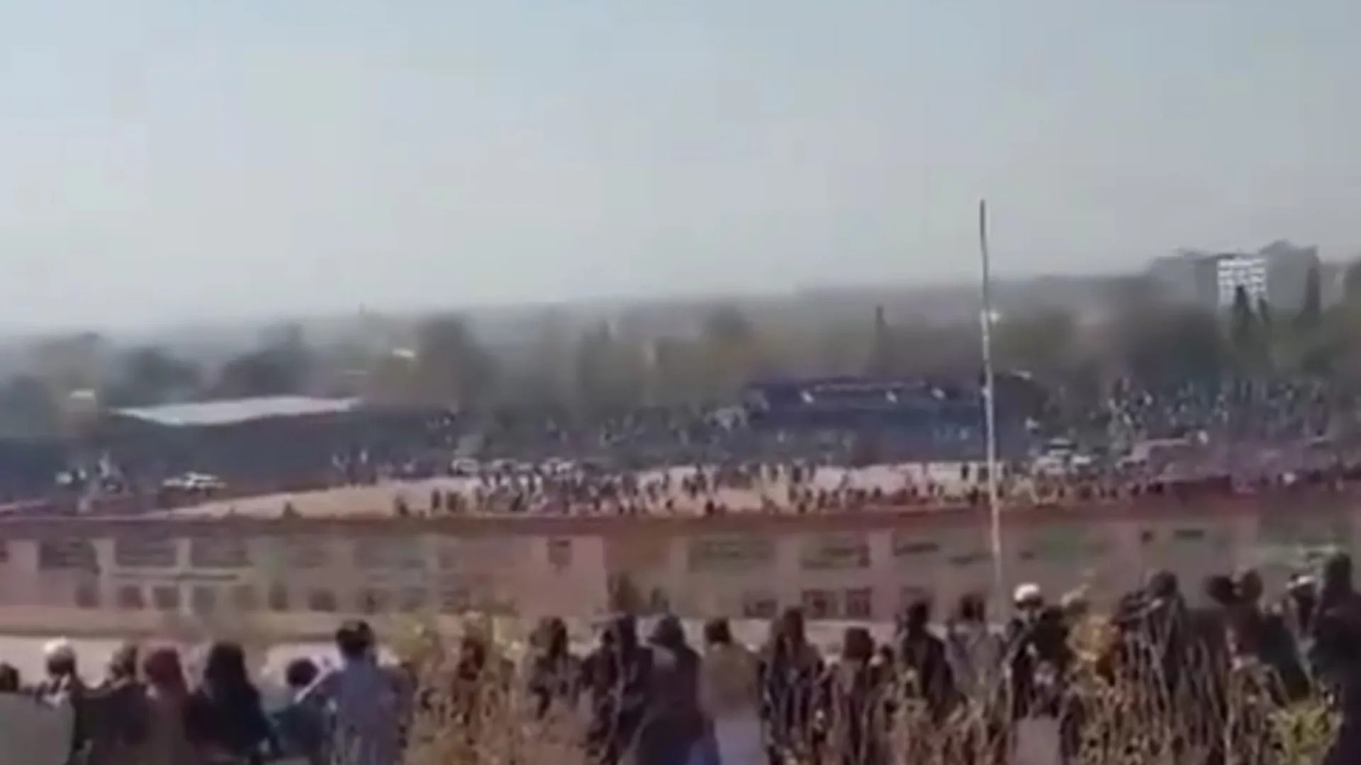 
                    Jovem de 13 anos matou assassino da família em estádio no Afeganistão
                