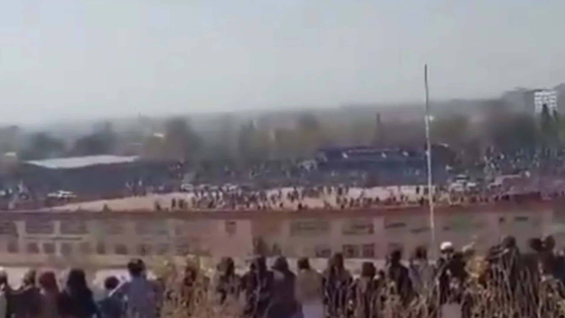 Jovem de 13 anos matou assassino da família em estádio no Afeganistão