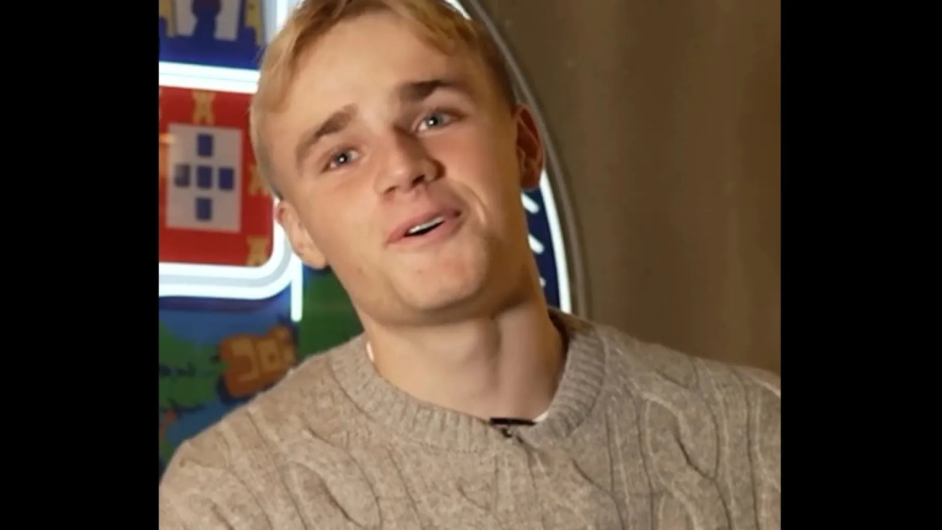 
                    Froholdt ganhou prémio e foi surpreendido por esta mensagem de Hjulmand
                