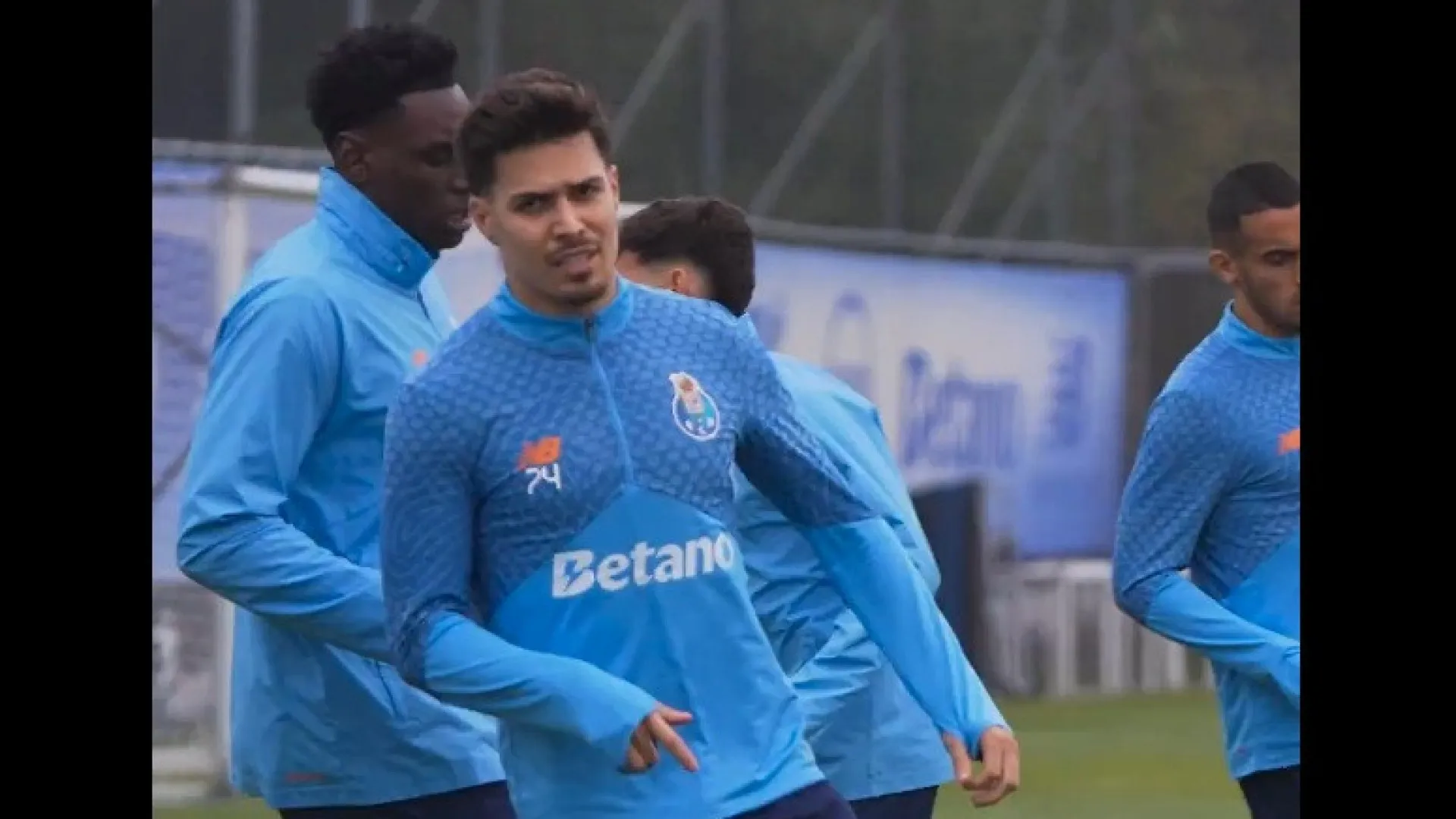 
                    FC Porto luta contra o frio na preparação da ida a Tondela
                