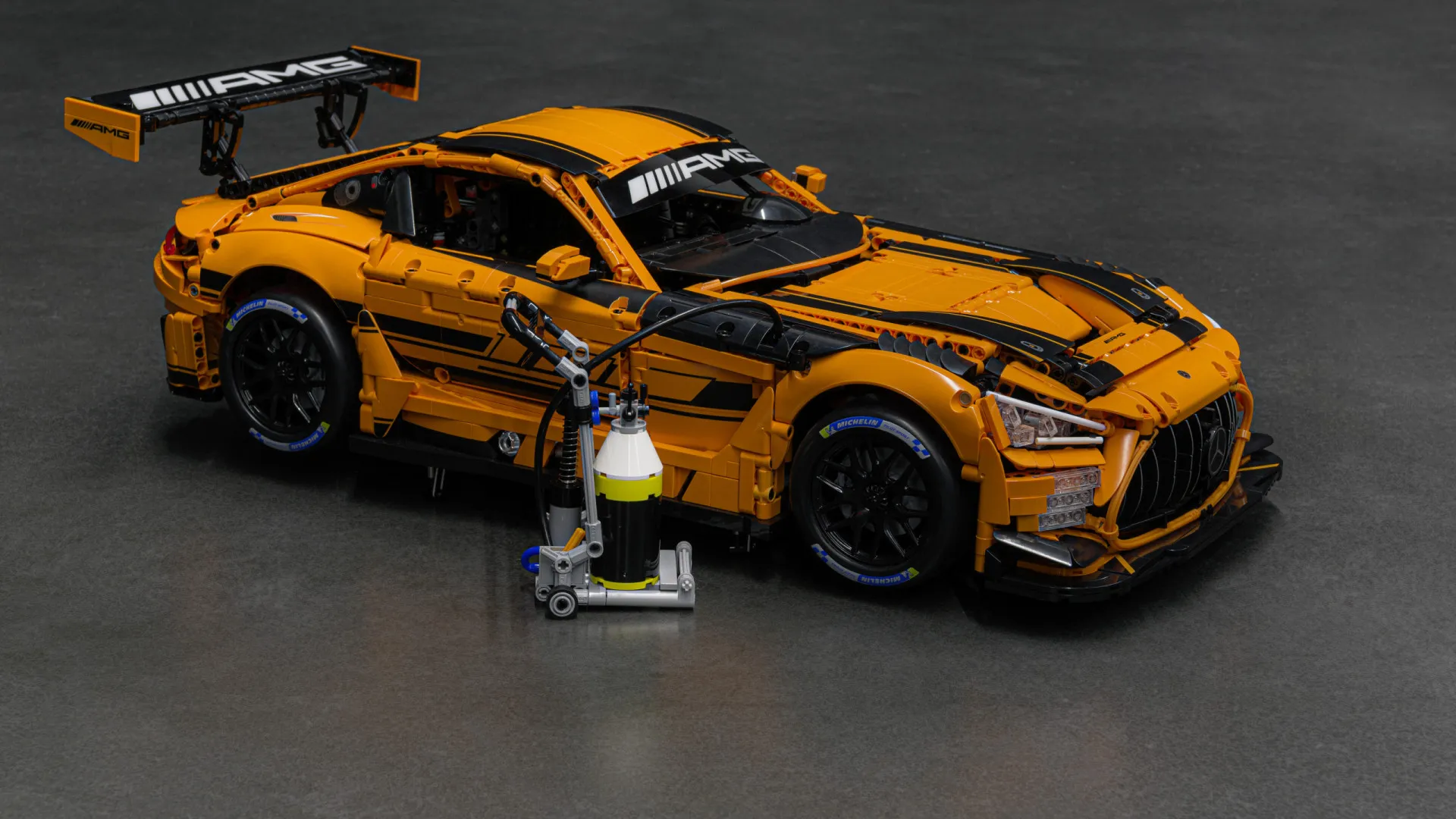 
                    Este Mercedes-AMG GT3 é para colecionadores, mas não vai para a estrada
                