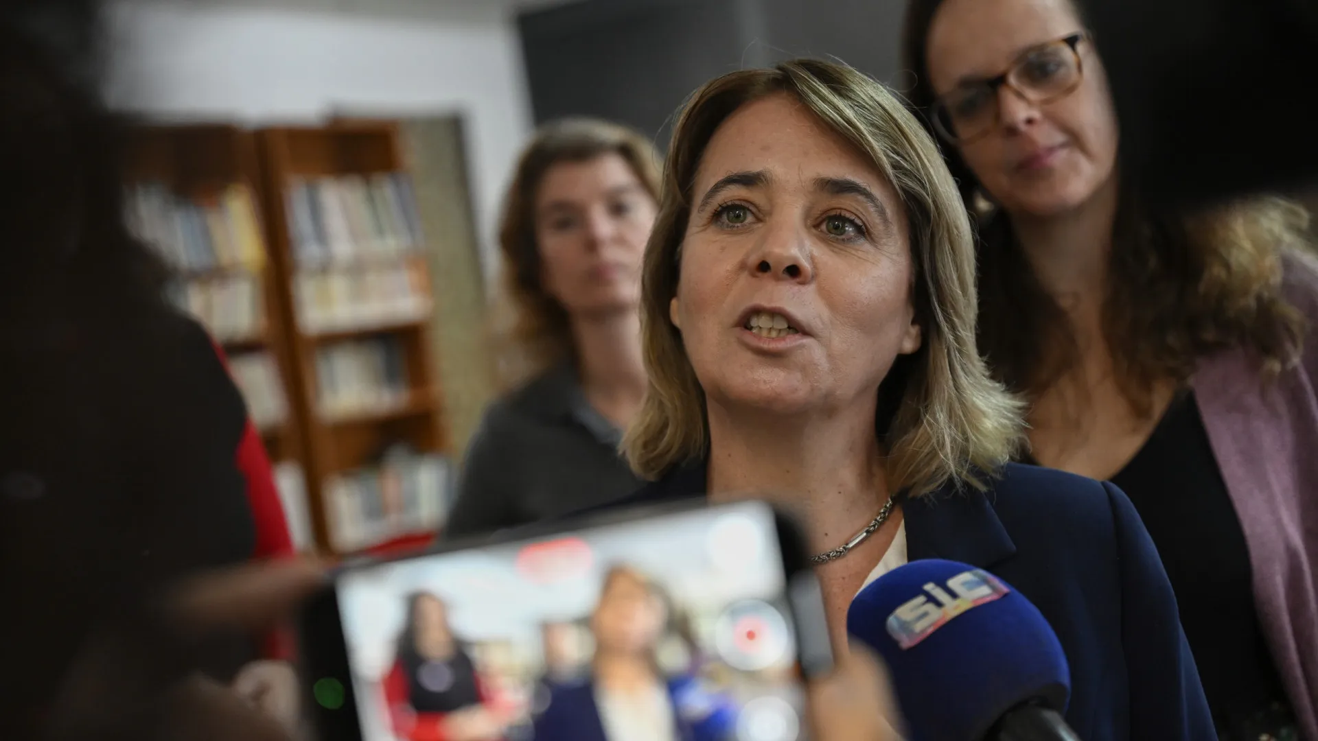 
                    Seguro, Mendes e Gouveia e Melo 