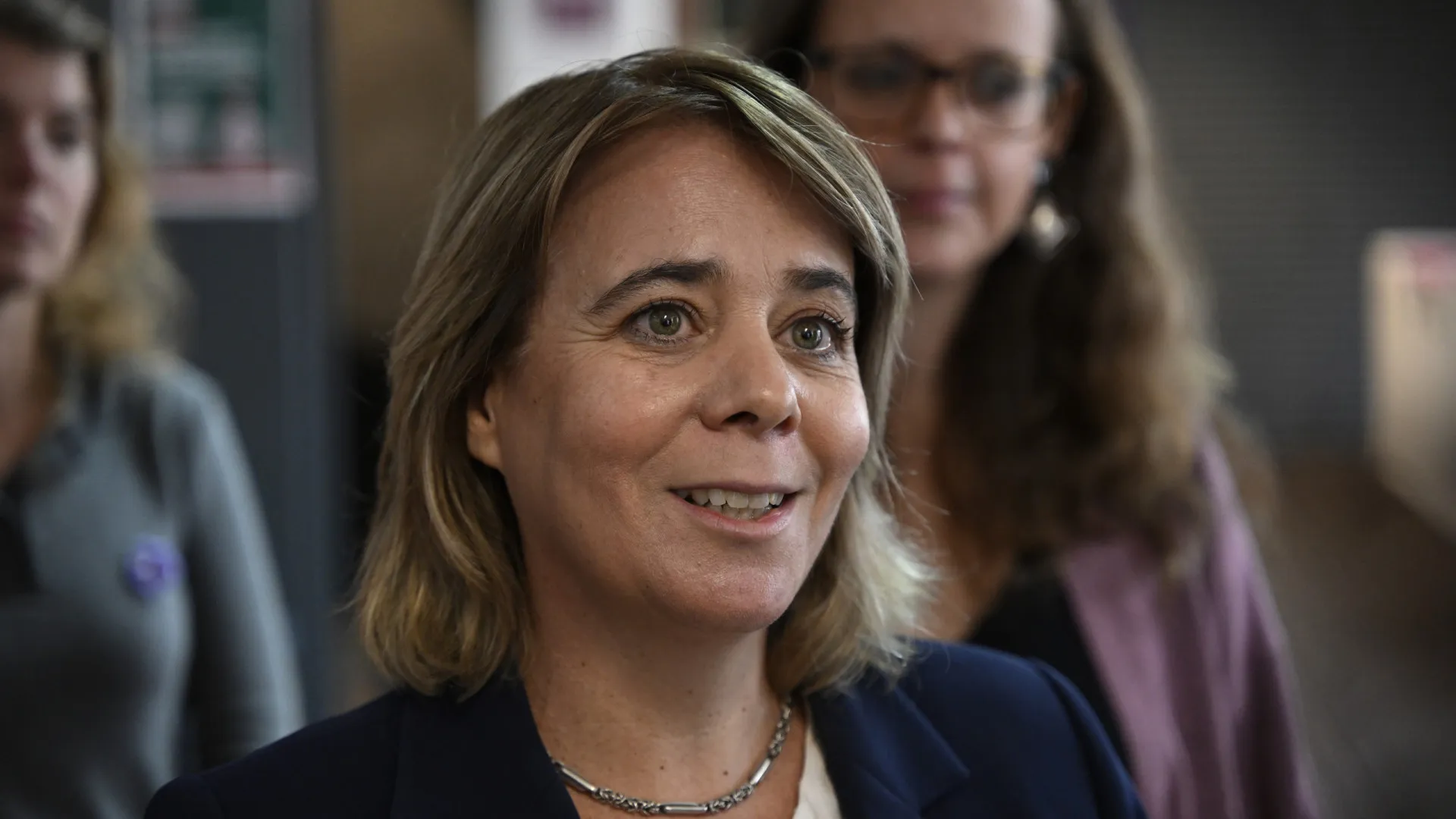 
                    Catarina Martins diz que não se podem fazer negócios à conta do Interior 
                