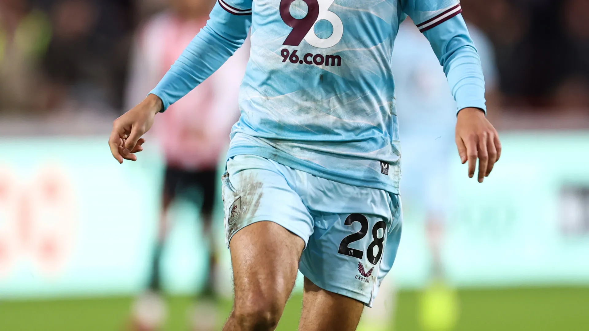 
                    Colega de Florentino no Burnley punido por cuspir nos adeptos adversários
                