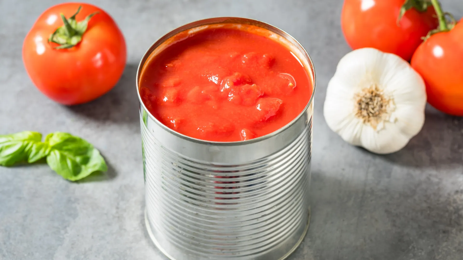 
                    Tomates frescos vs enlatados: Afinal, qual é a opção mais saudável?
                