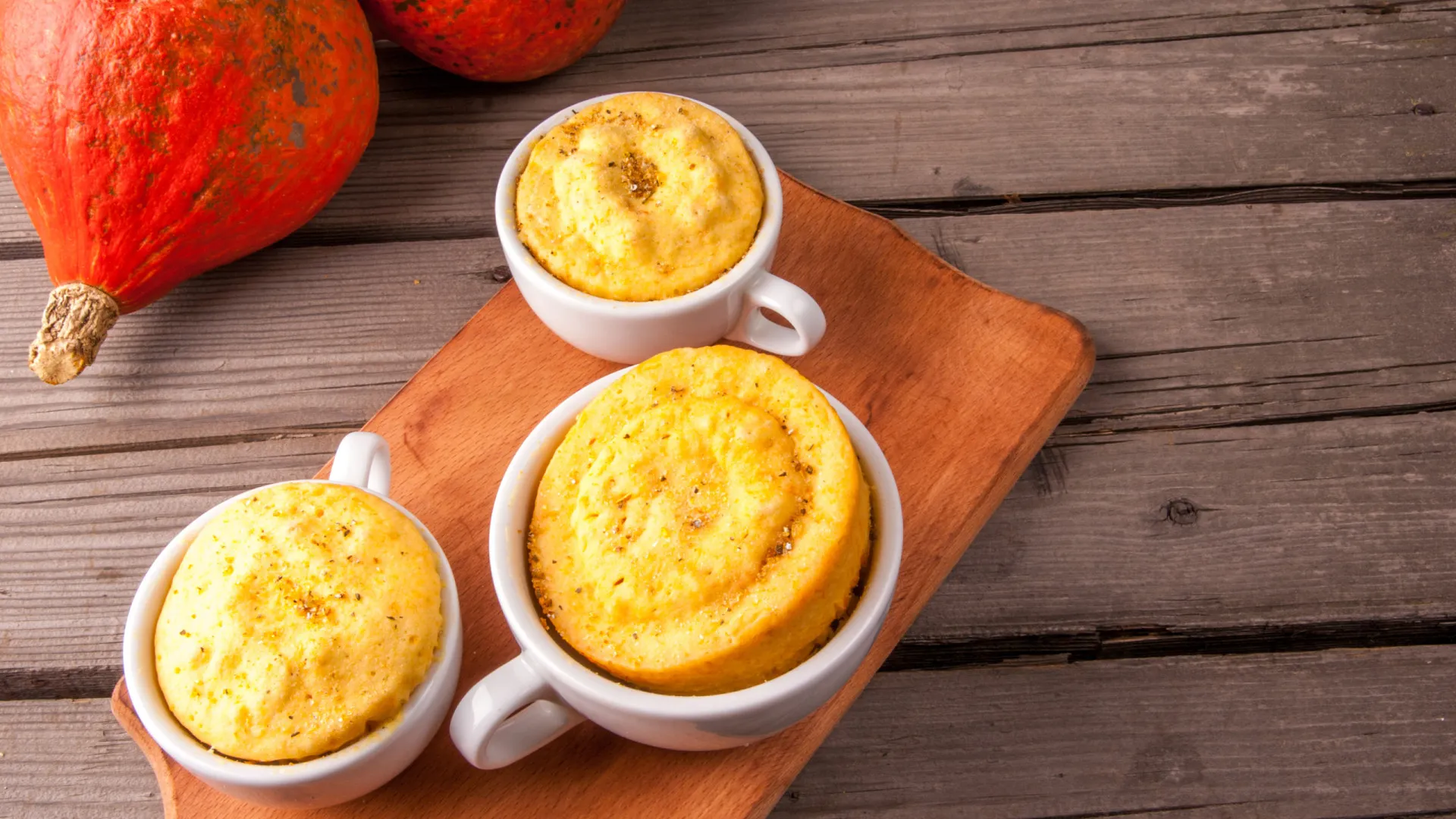 
                    Jamie Oliver ensina a fazer deliciosos bolinhos de cenoura em 3 minutos
                