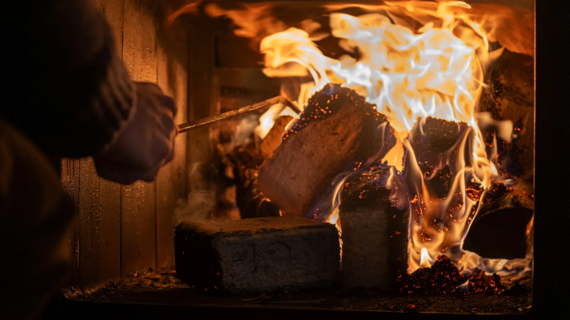 
                    Sete coisas que nunca deve queimar na sua lareira
                