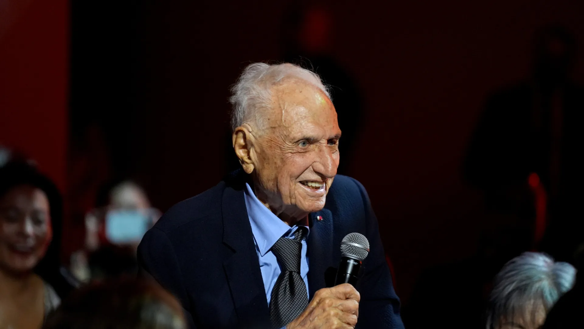 
                    Morreu Frank Gehry, lenda da arquitetura mundial, aos 96 anos
                