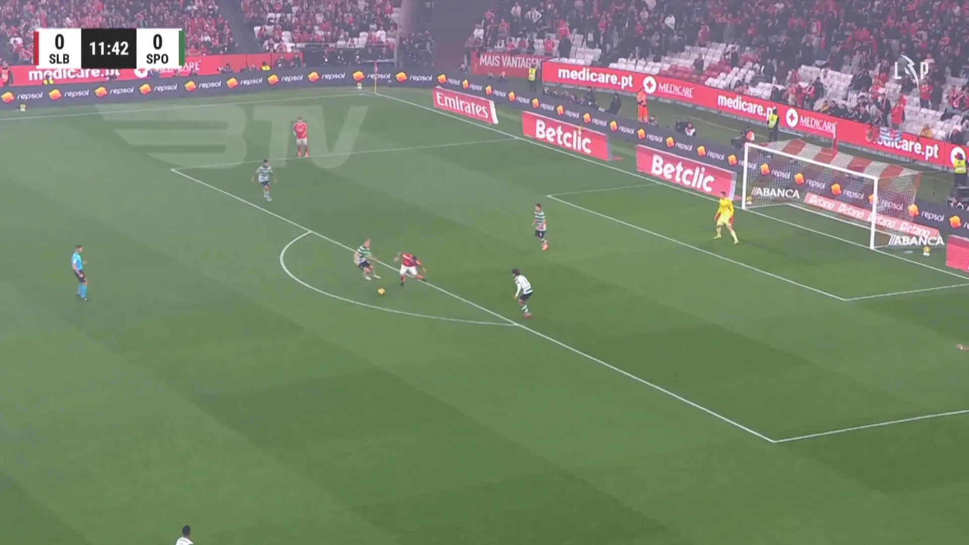 
                    Trubin volta a vacilar na baliza do Benfica e Sporting festeja na Luz
                