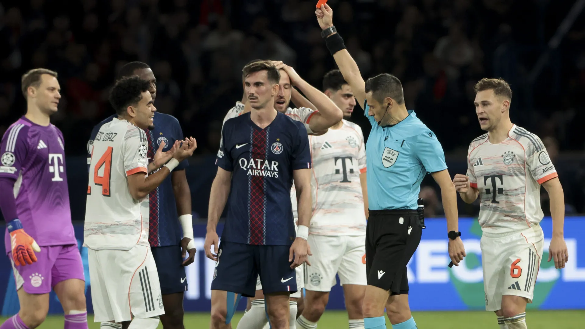 
                    Luis Díaz vê castigo reduzido, mas falha Bayern-Sporting na Champions
                