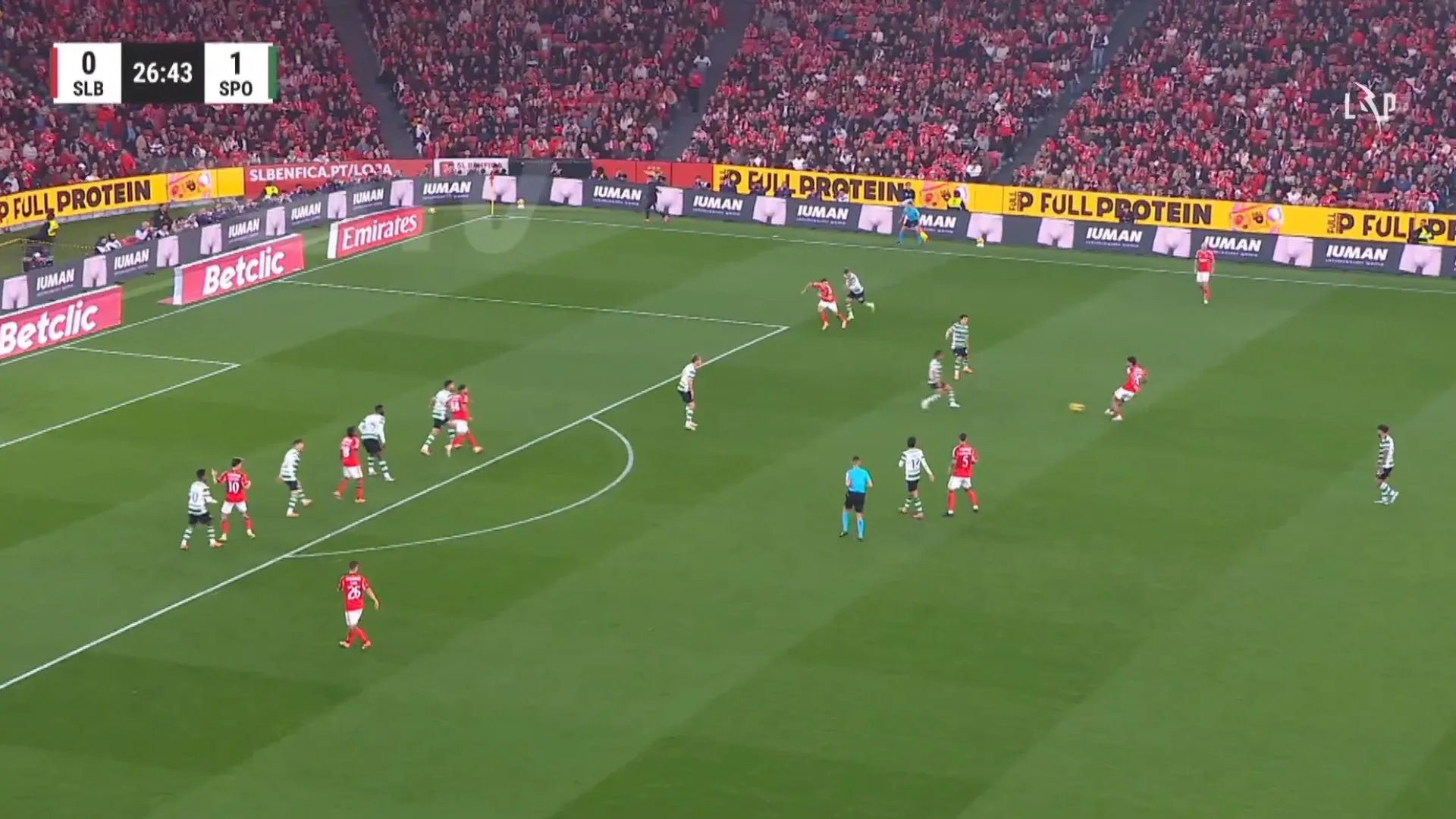 
                    Ríos inicia jogada do empate do Benfica com o Sporting
                