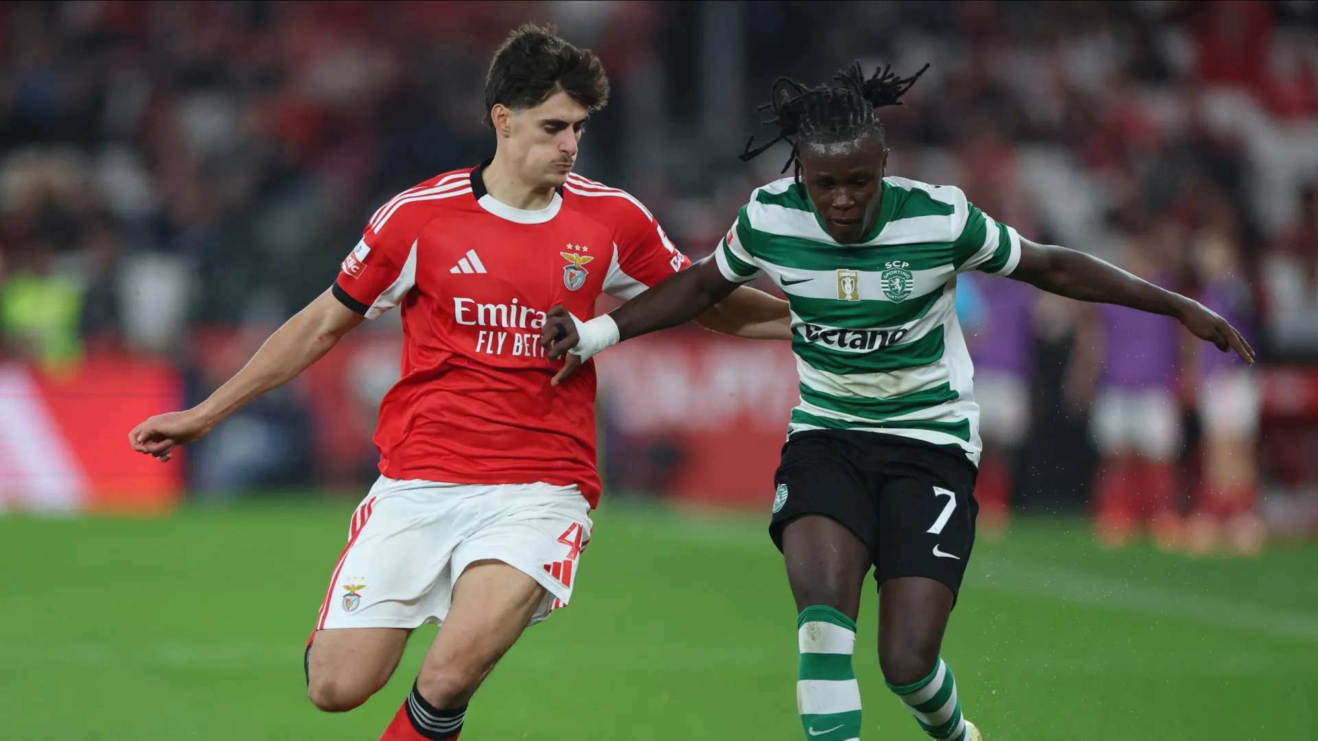 
                    TAD revoga castigo a Quenda por publicação nos festejos do título
                