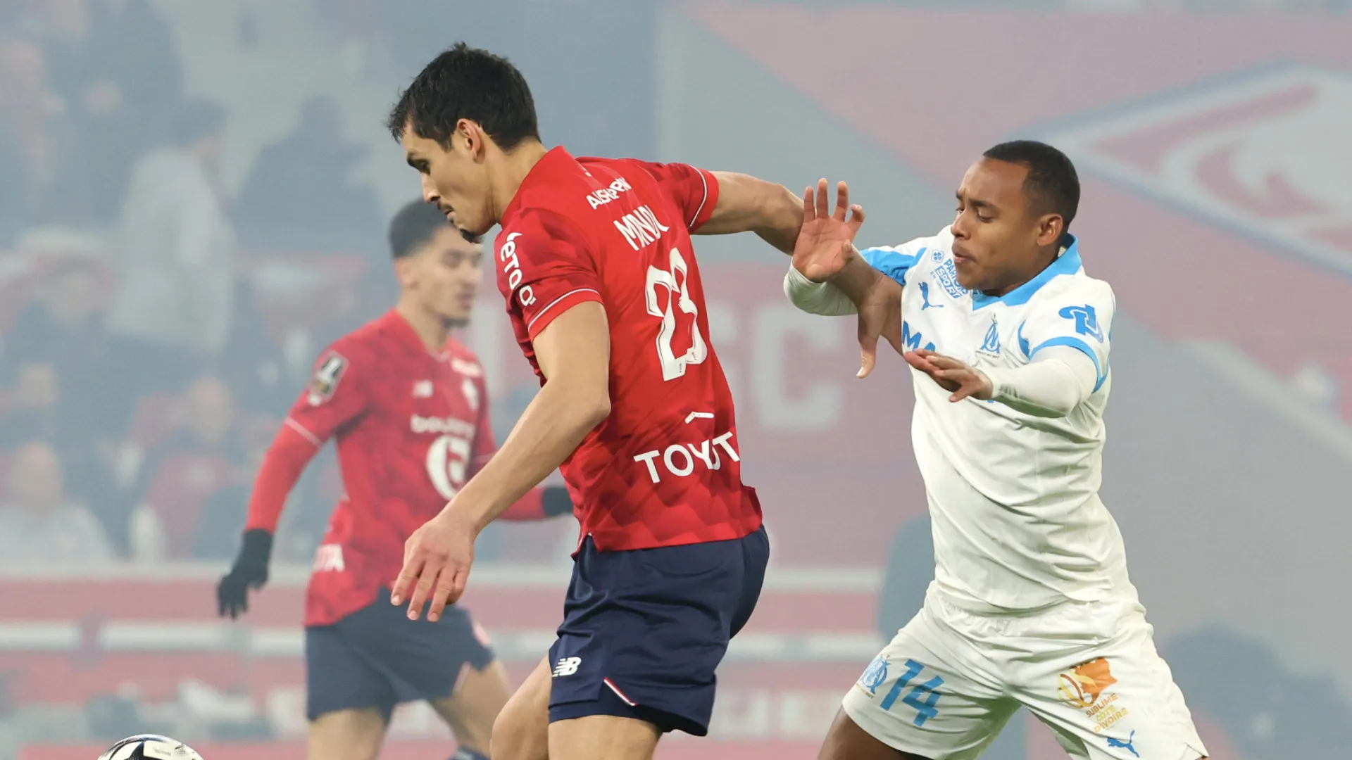 
                    Marseille perde em Lille e falha subida à liderança provisória da Ligue 1
                