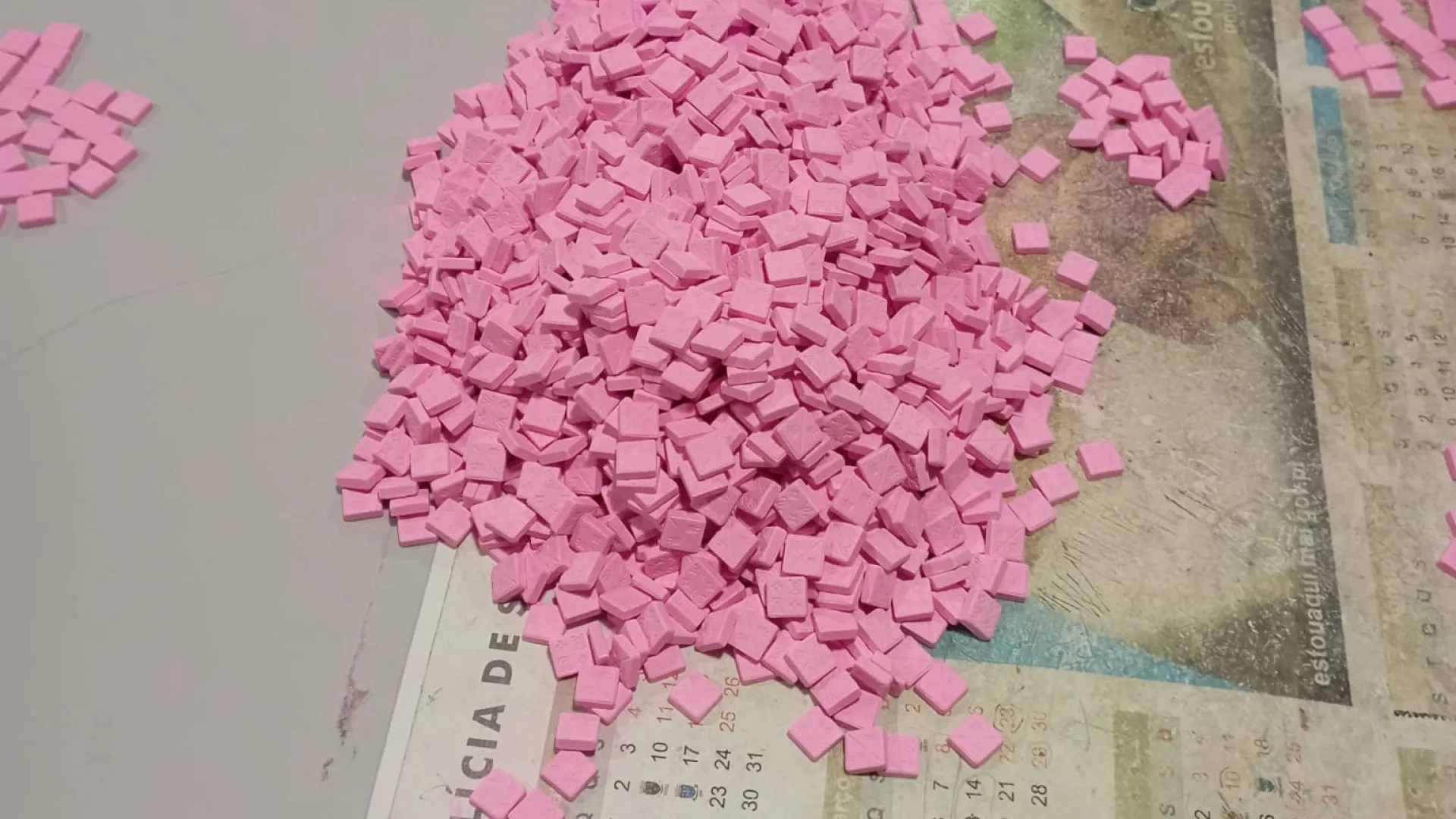 
                    Apreendidos quase 5 mil comprimidos de ecstasy em autocarro em Lisboa
                