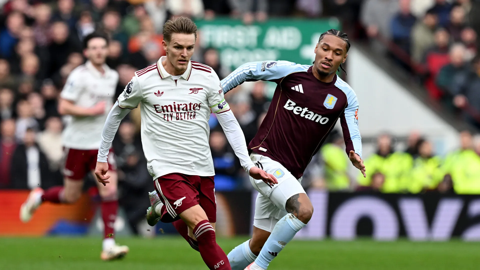 
                    EM DIRETO: Líder Arsenal em ação, num dia recheado de jogos
                