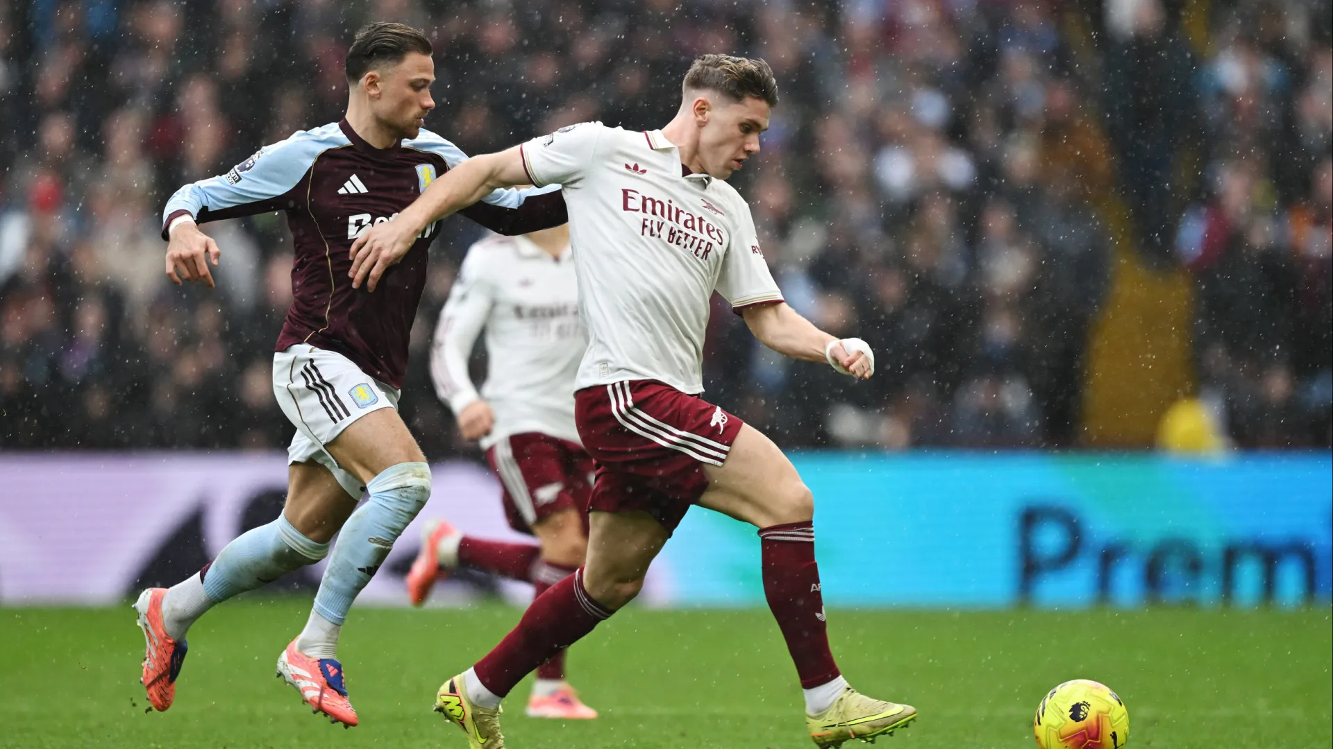 
                    Arsenal sem 'Cash' para vencer. Derrota ao cair do pano faz City sorrir
                