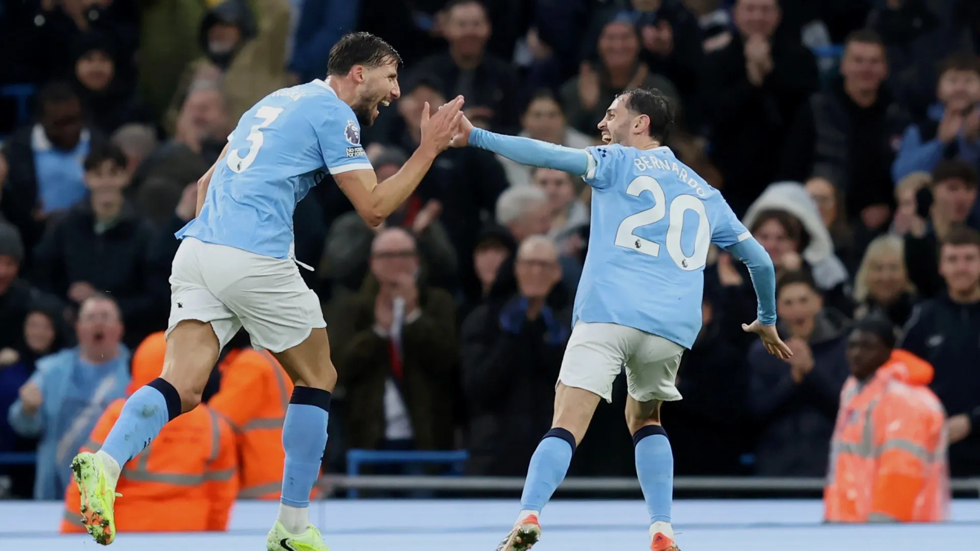 
                    EM DIRETO: Rúben Dias alimenta Man. City e segue-se o Leeds-Liverpool
                