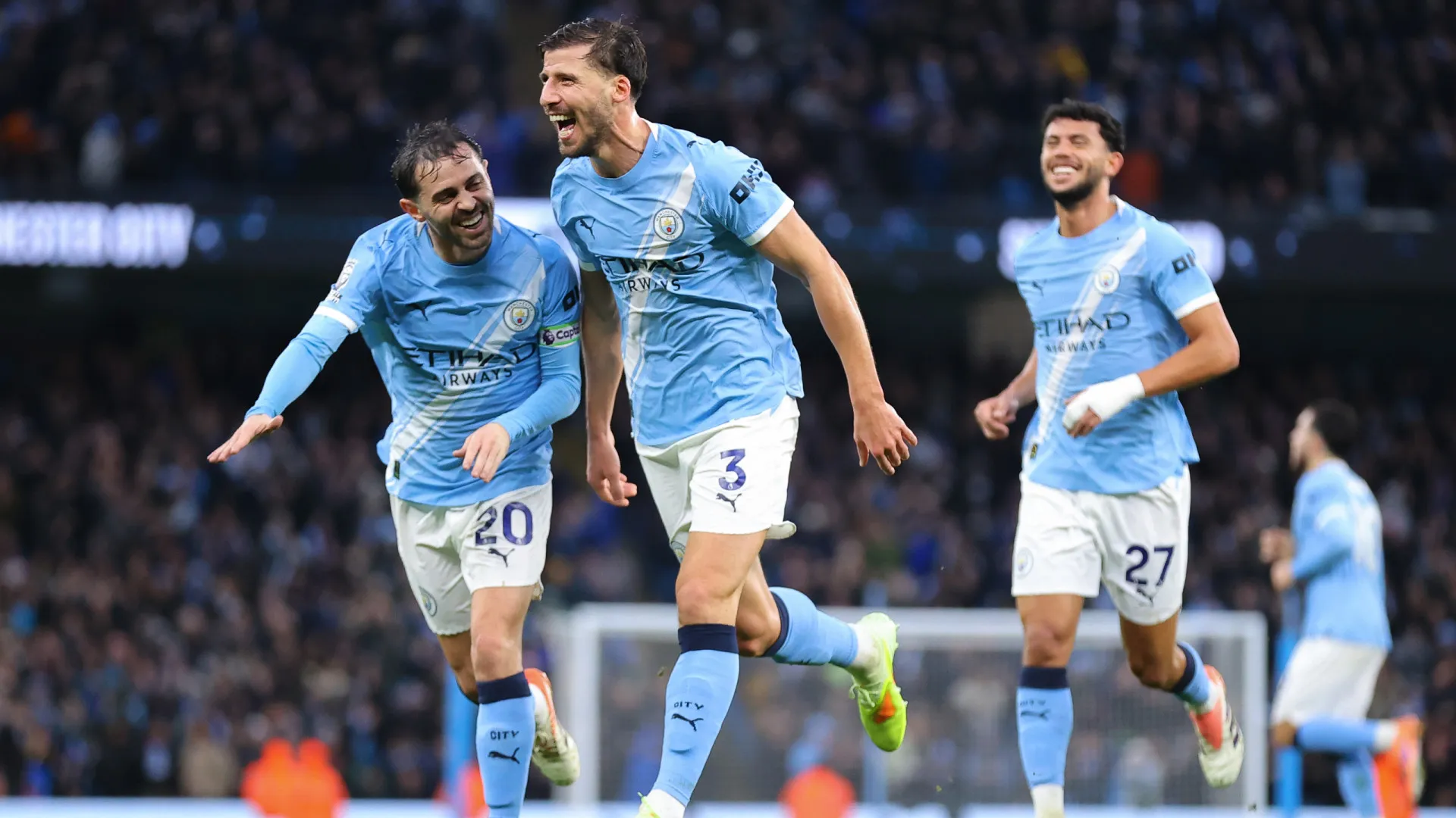 
                    Rúben Dias deixa Manchester City a incomodar Arsenal. Chelsea em queda
                