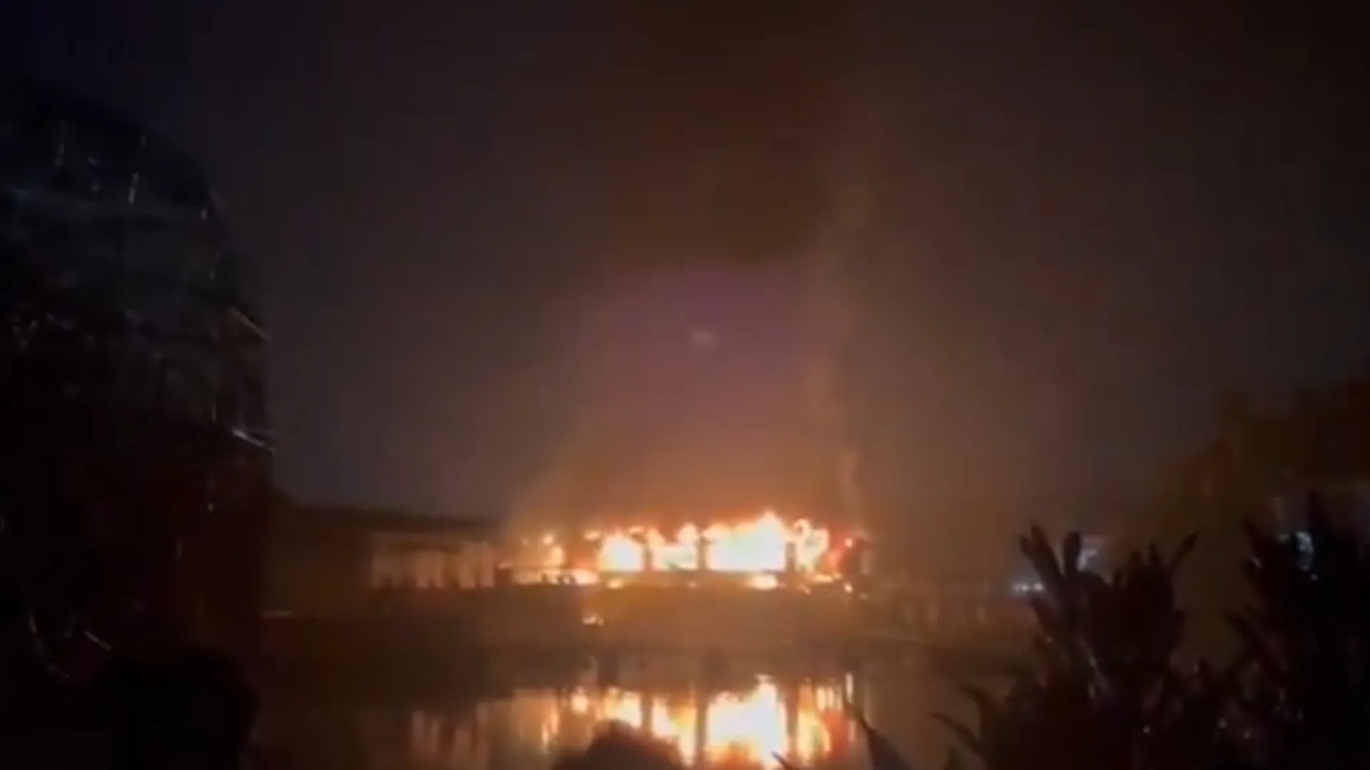 
                    Pelo menos 23 pessoas morrem em incêndio numa discoteca em Goa
                