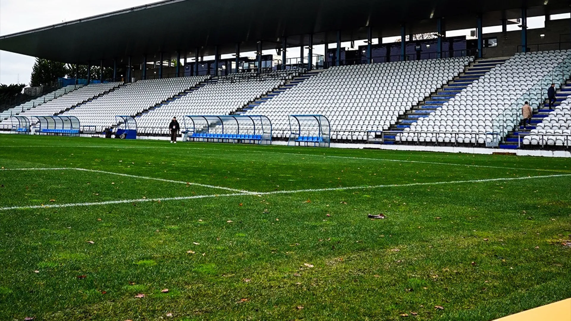 
                    Lusitânia de Lourosa vence Portimonense com golo no último lance do jogo
                