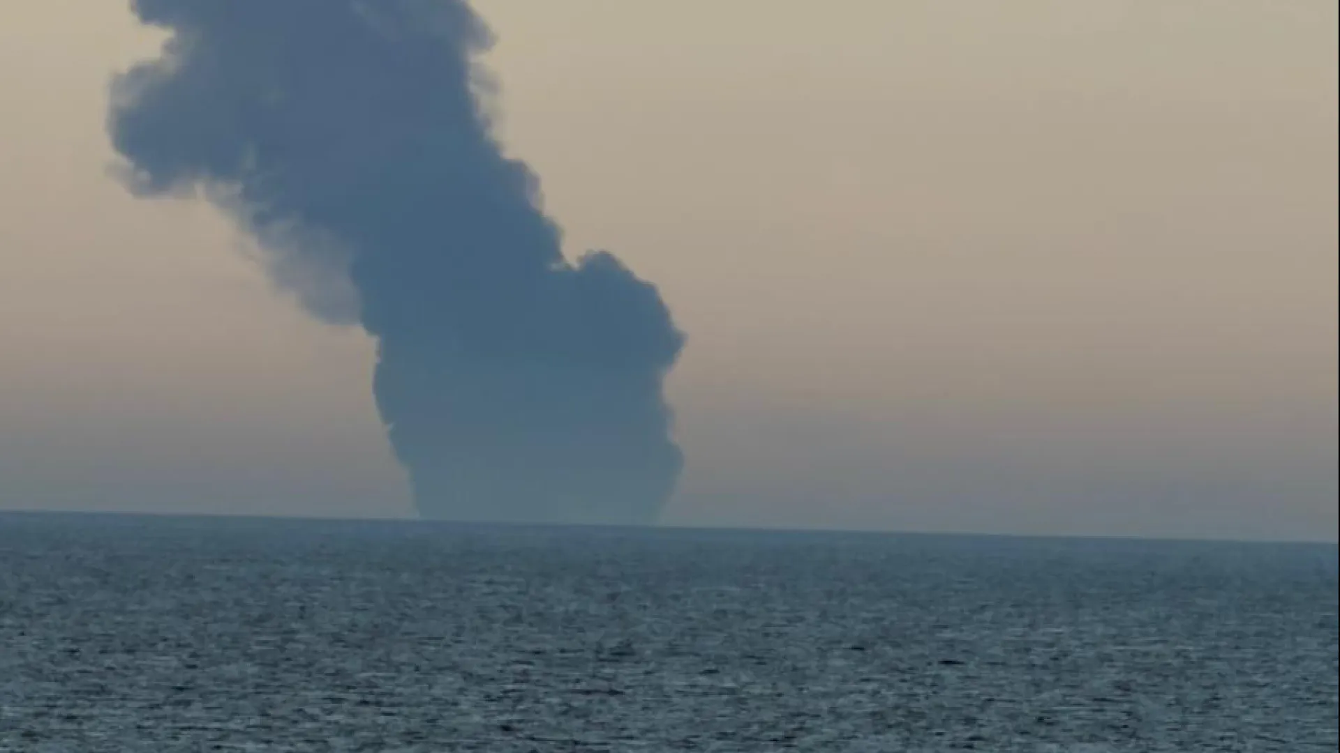 
                    Helicóptero búlgaro entrega mantimentos aos tripulantes do navio Kairos
                