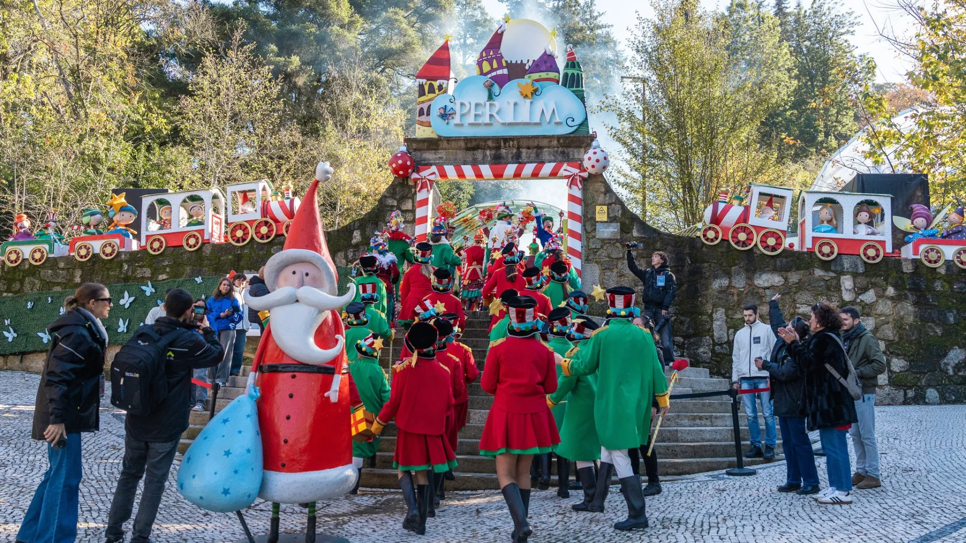 
                    Polícia espanhola na Feira para ajudar cidadãos de visita a Perlim
                