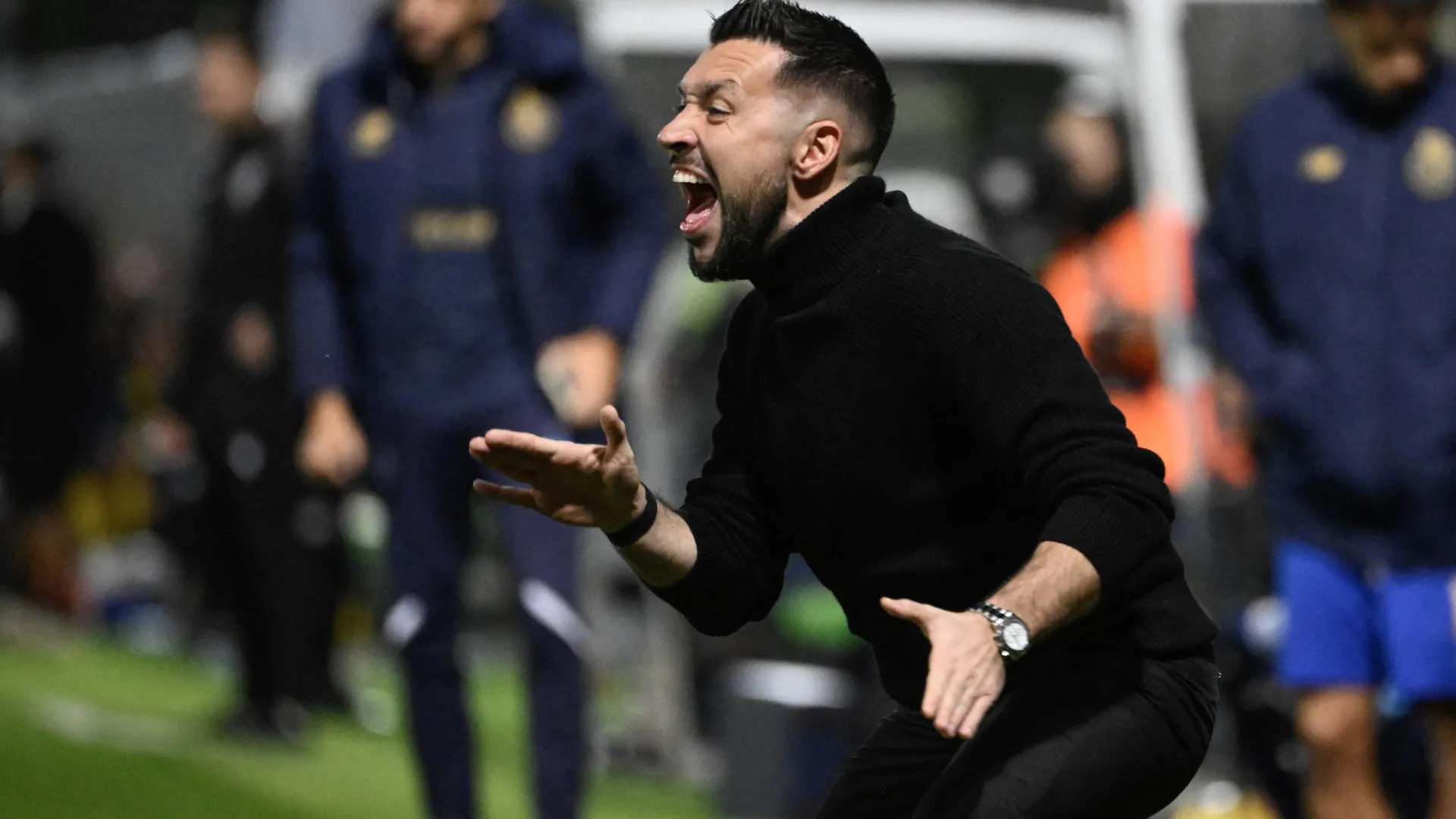 
                    Farioli reage à fuga do FC Porto a Sporting e Benfica: 