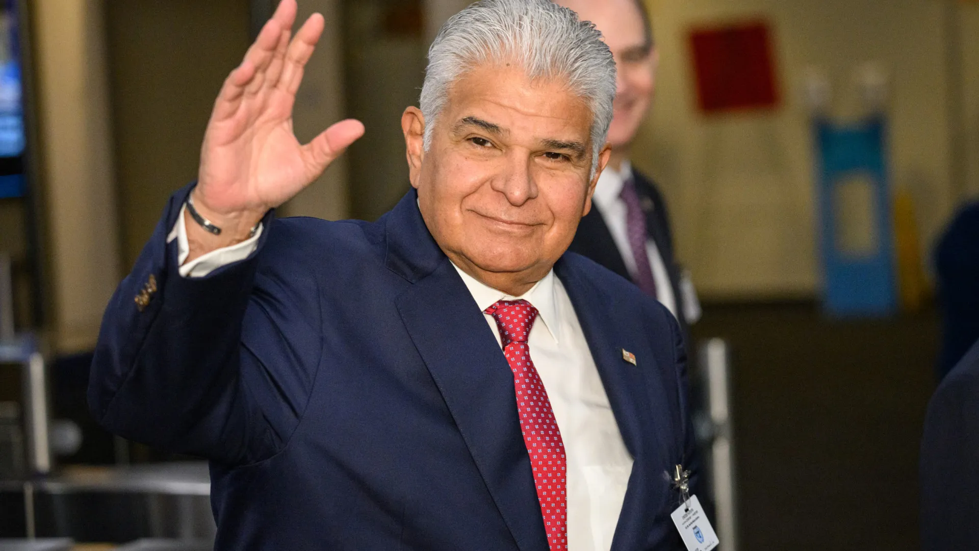 
                    Presidente do Panamá vai à entrega do Nobel da Paz a Maria Corina Machado
                