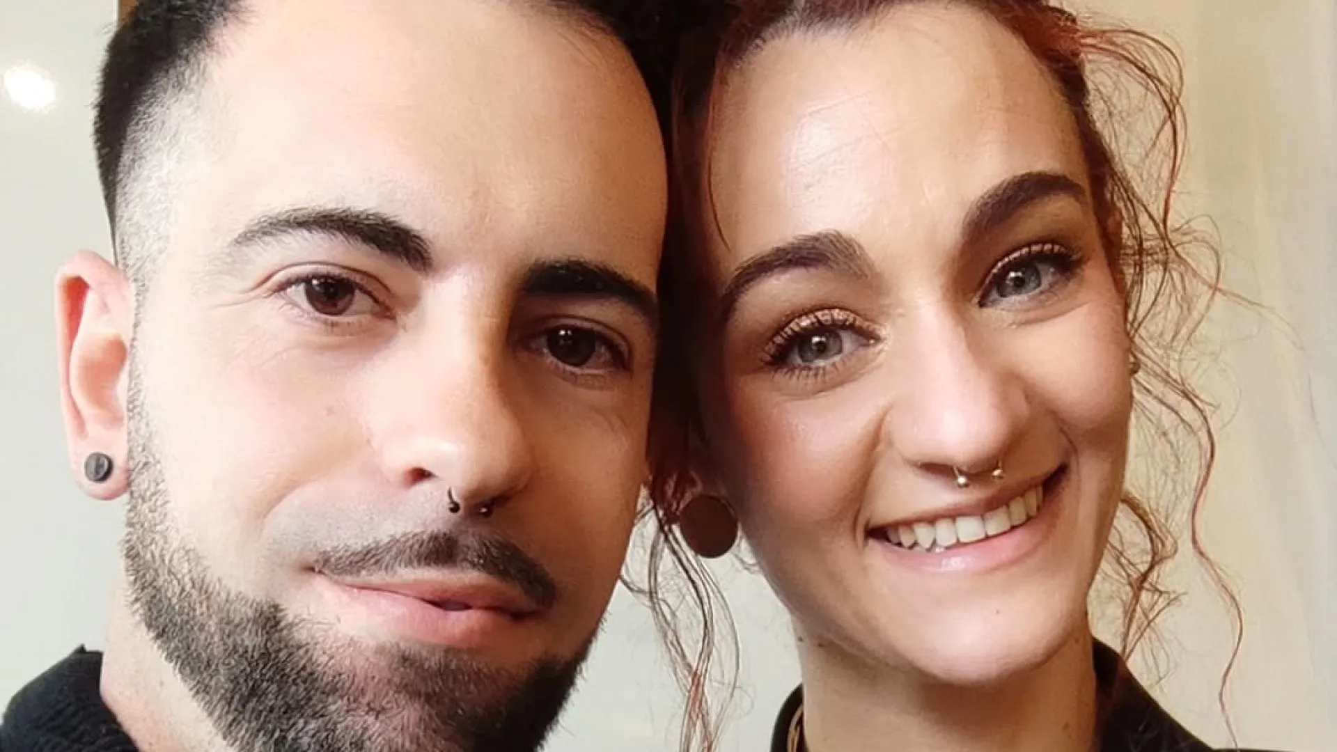 
                    Ana e Daniel, irmãos e casal, falam sobre relação: 