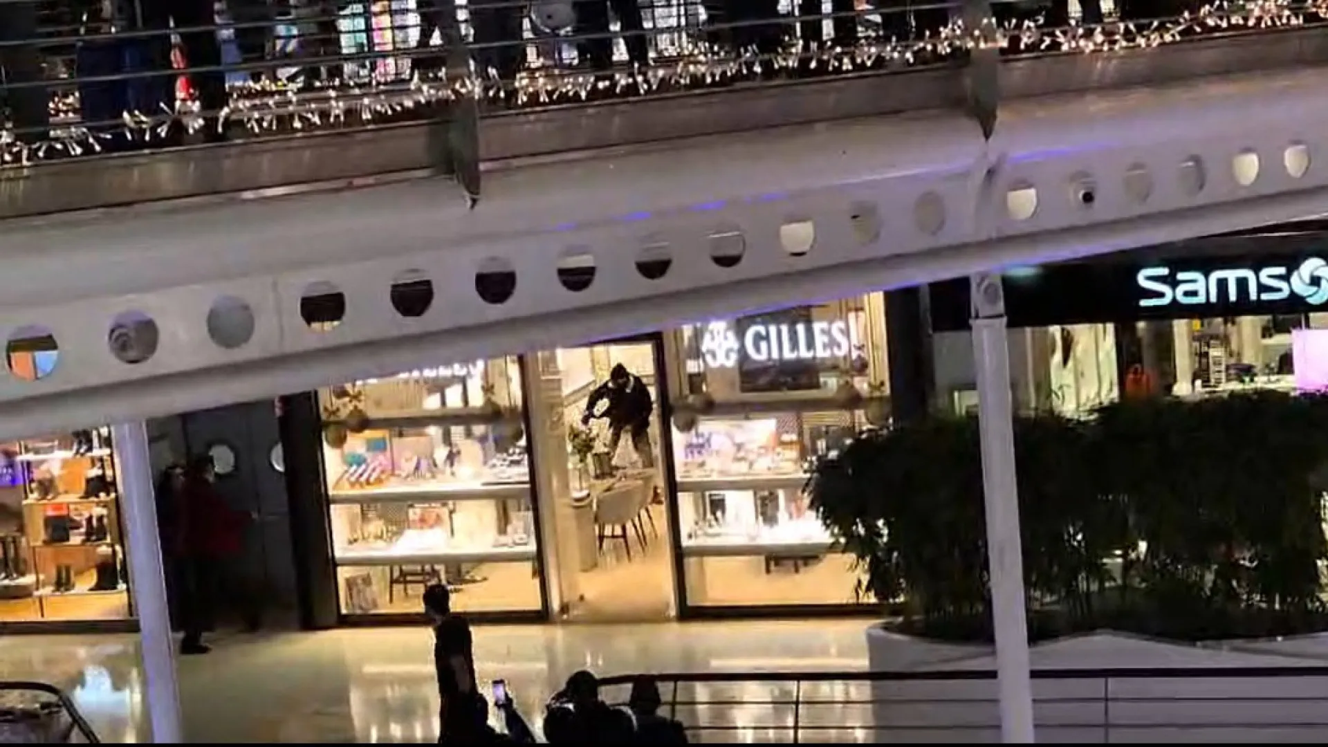 
                    Internado com surto ladrão do Vasco da Gama que matou colega de cela
                