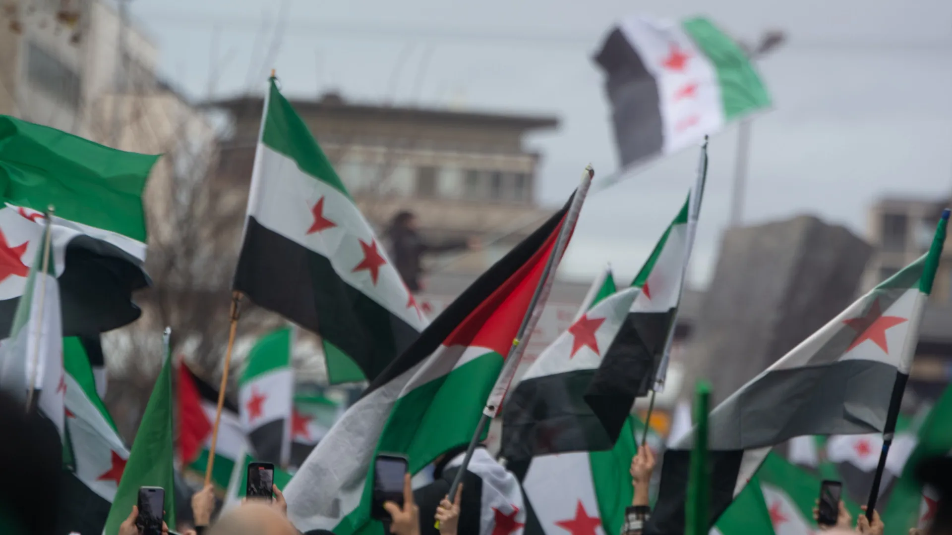 
                    Síria detém 81 dos 120 jihadistas que fugiram de prisão de curdos
                