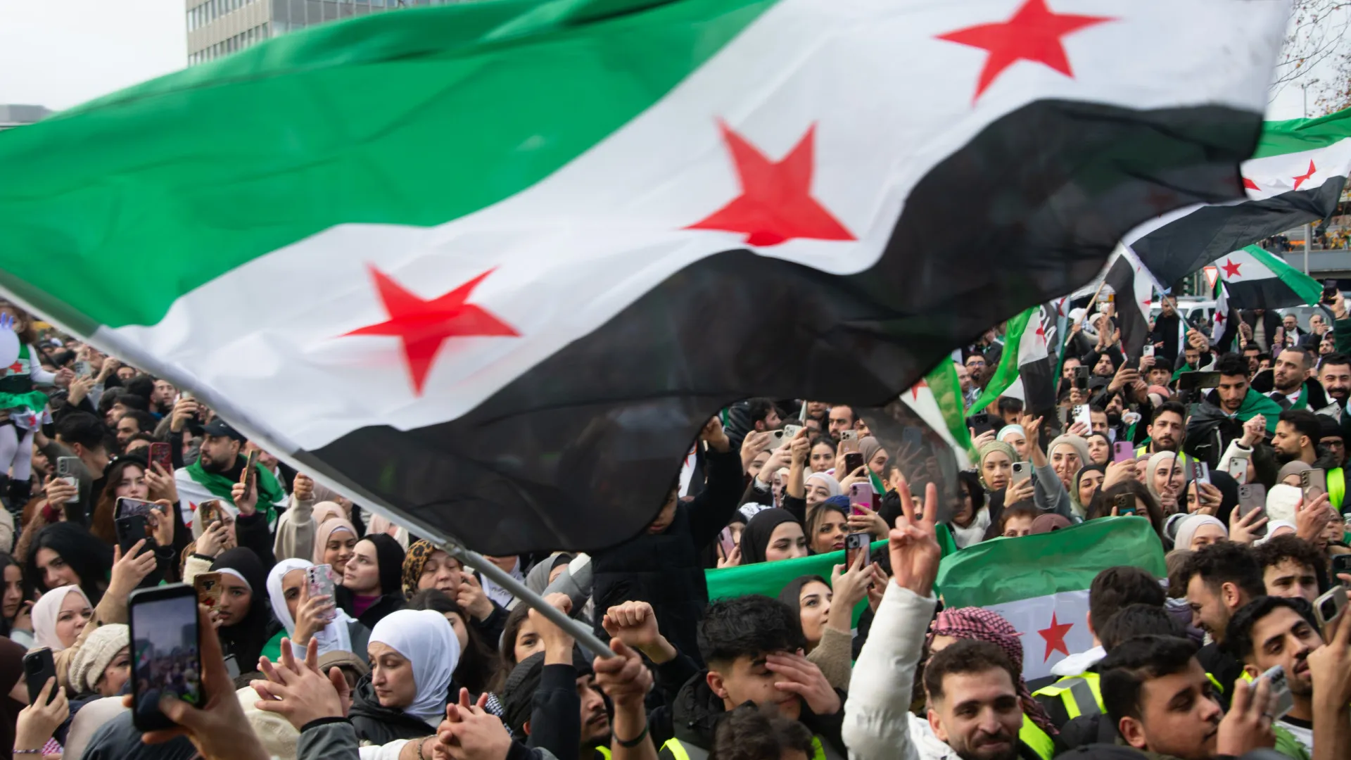 
                    Negociações entre Governo sírio e curdos 