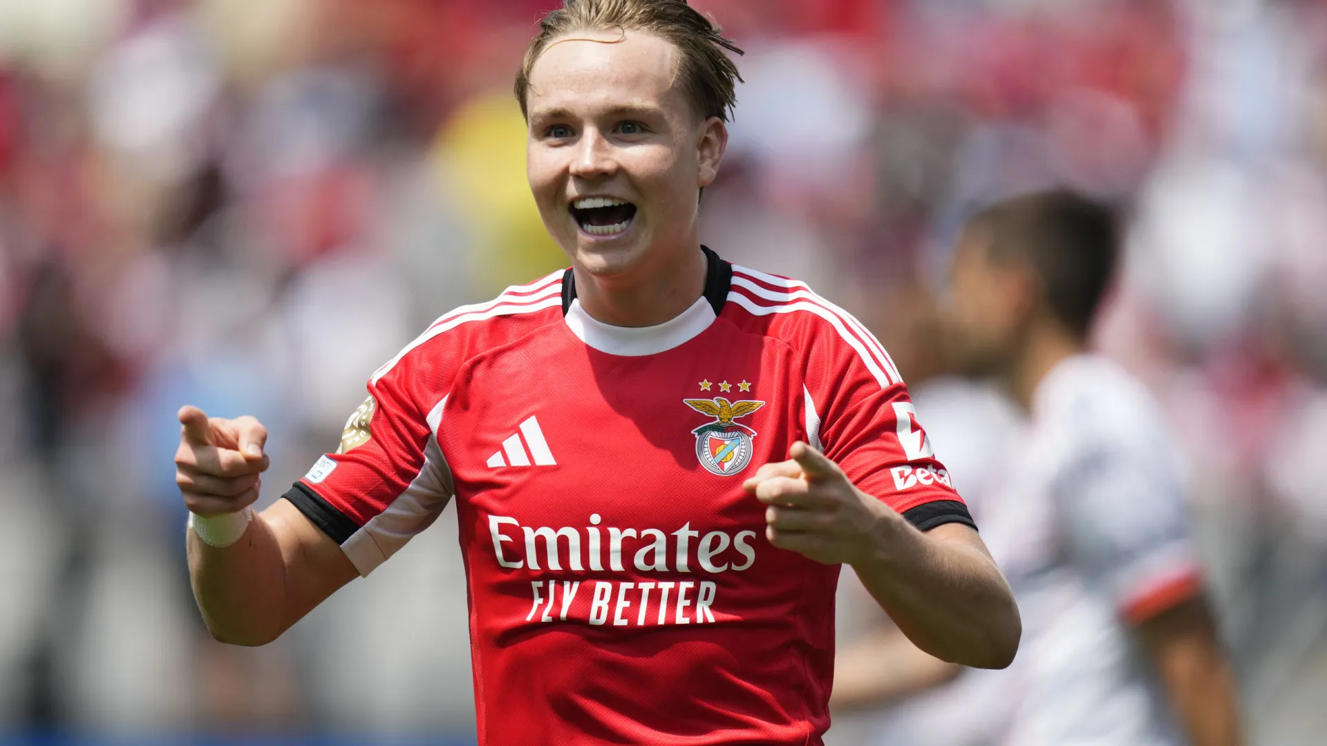 
                    Sporting procura inspiração. Benfica histórico com o Bayern com este onze
                