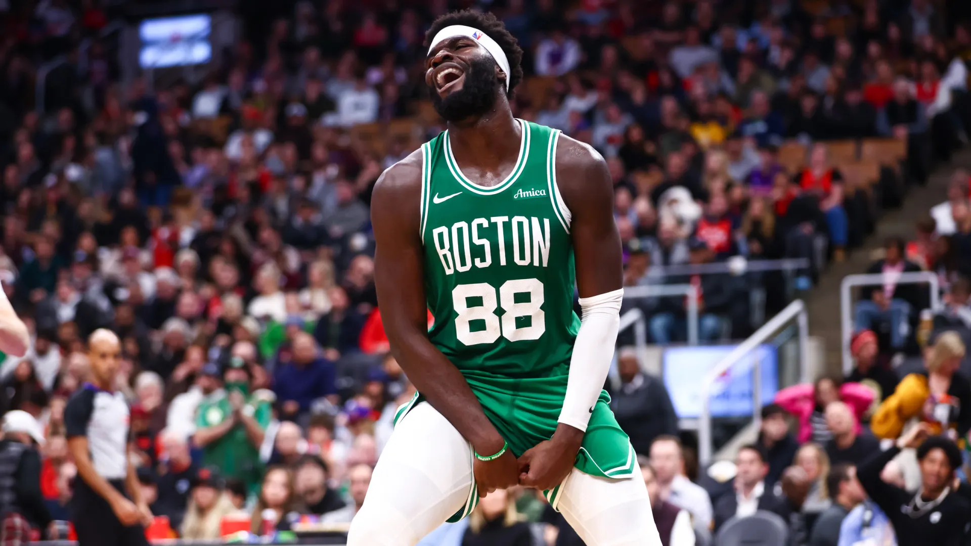 
                    Neemias Queta ajuda Celtics a vencer os Toronto Raptors com duplo-duplo
                