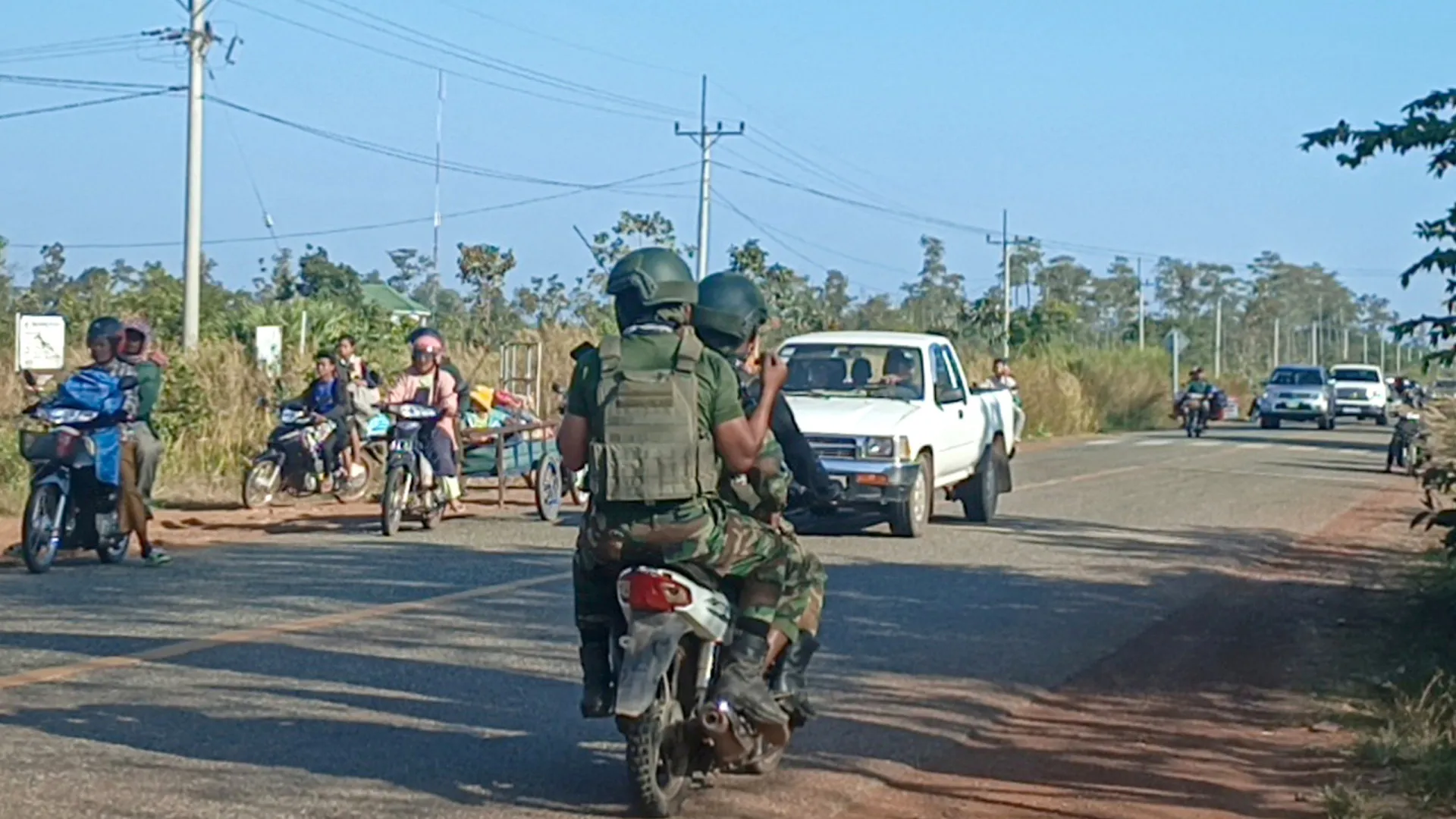 
                    Quatro civis mortos em confrontos na fronteira do Camboja com a Tailândia
                