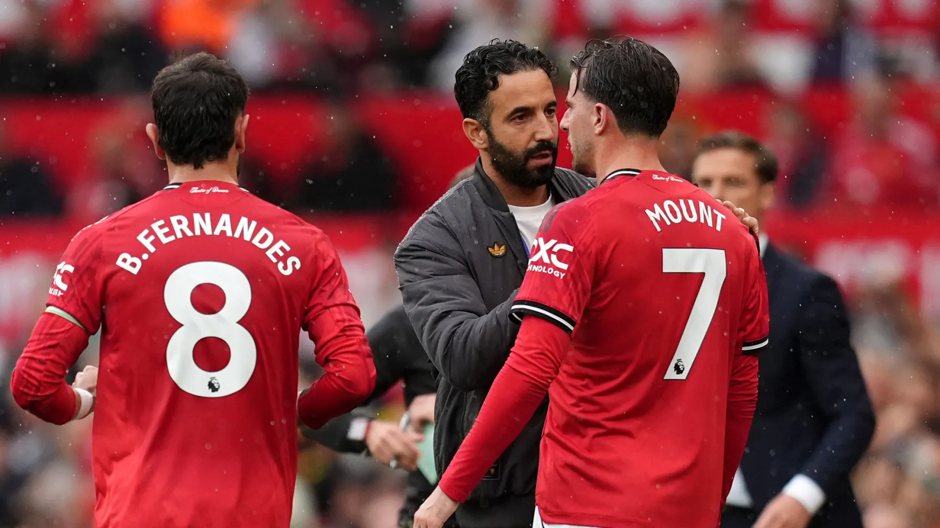 
                    Bruno Fernandes resolve, mas foco de Amorim é outro: 