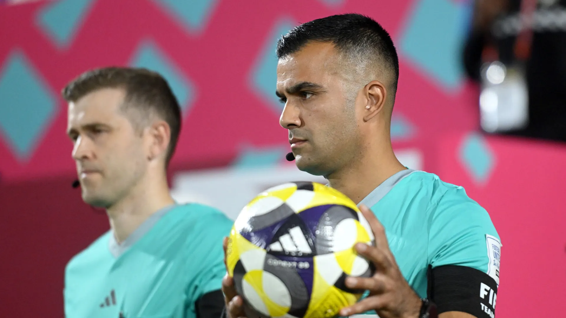 
                    UEFA desvenda árbitros para FC Porto-Malmo e Nice-Sp. Braga
                