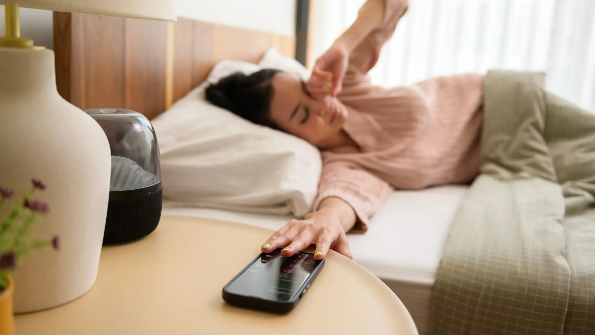 
                    Cinco hábitos matinais que afetam o seu sono sem saber
                