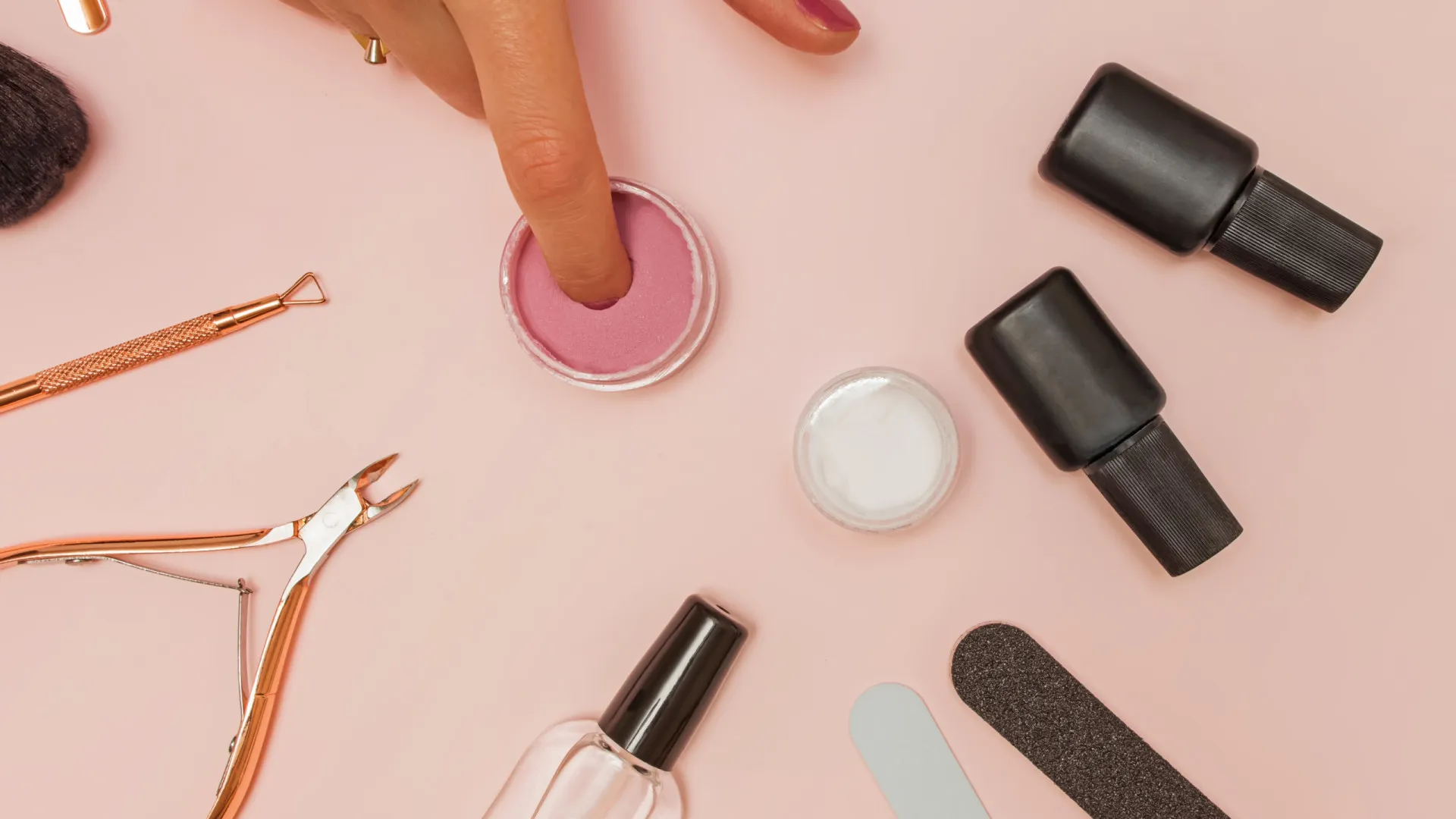 
                    Esteticistas encontraram uma alternativa 'saudável' às unhas de gel
                