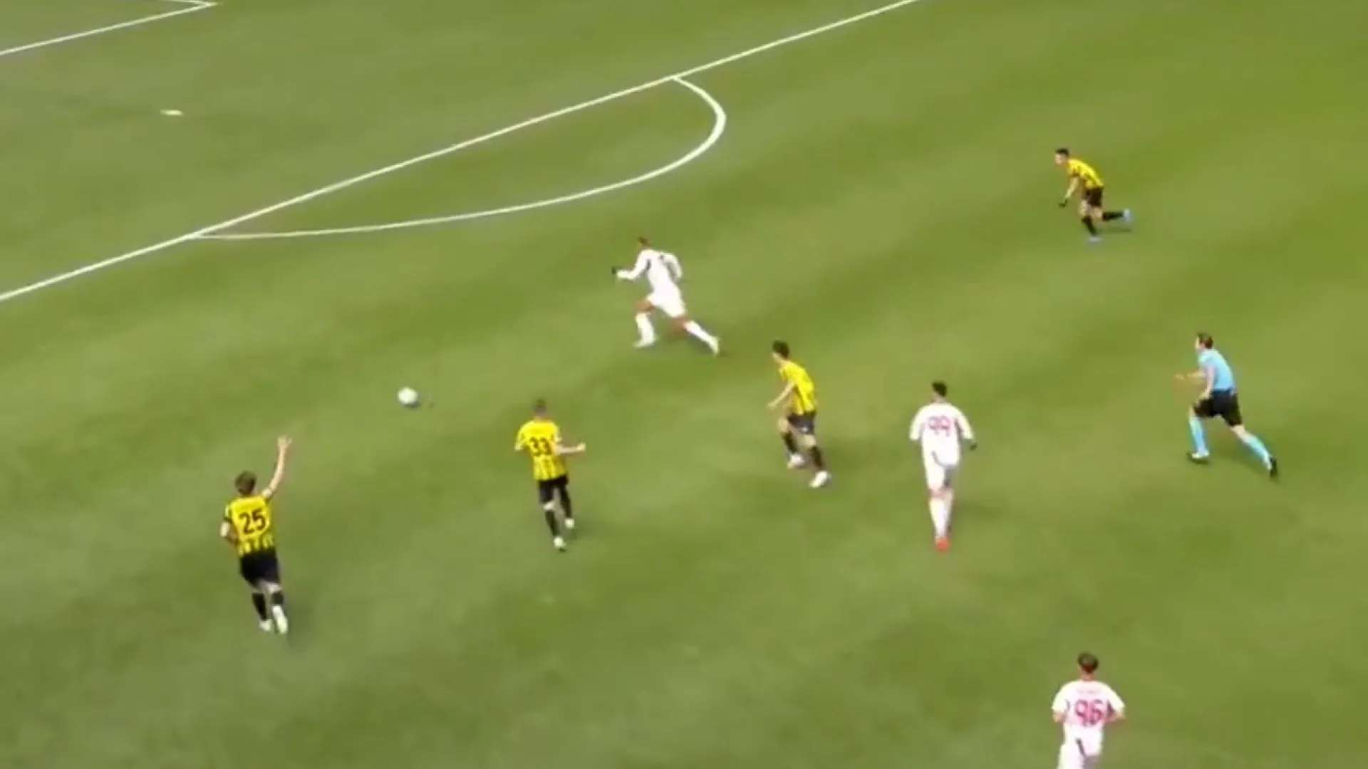 
                    De bradar aos céus. El Kaabi podia ter ampliado vantagem e fez isto
                