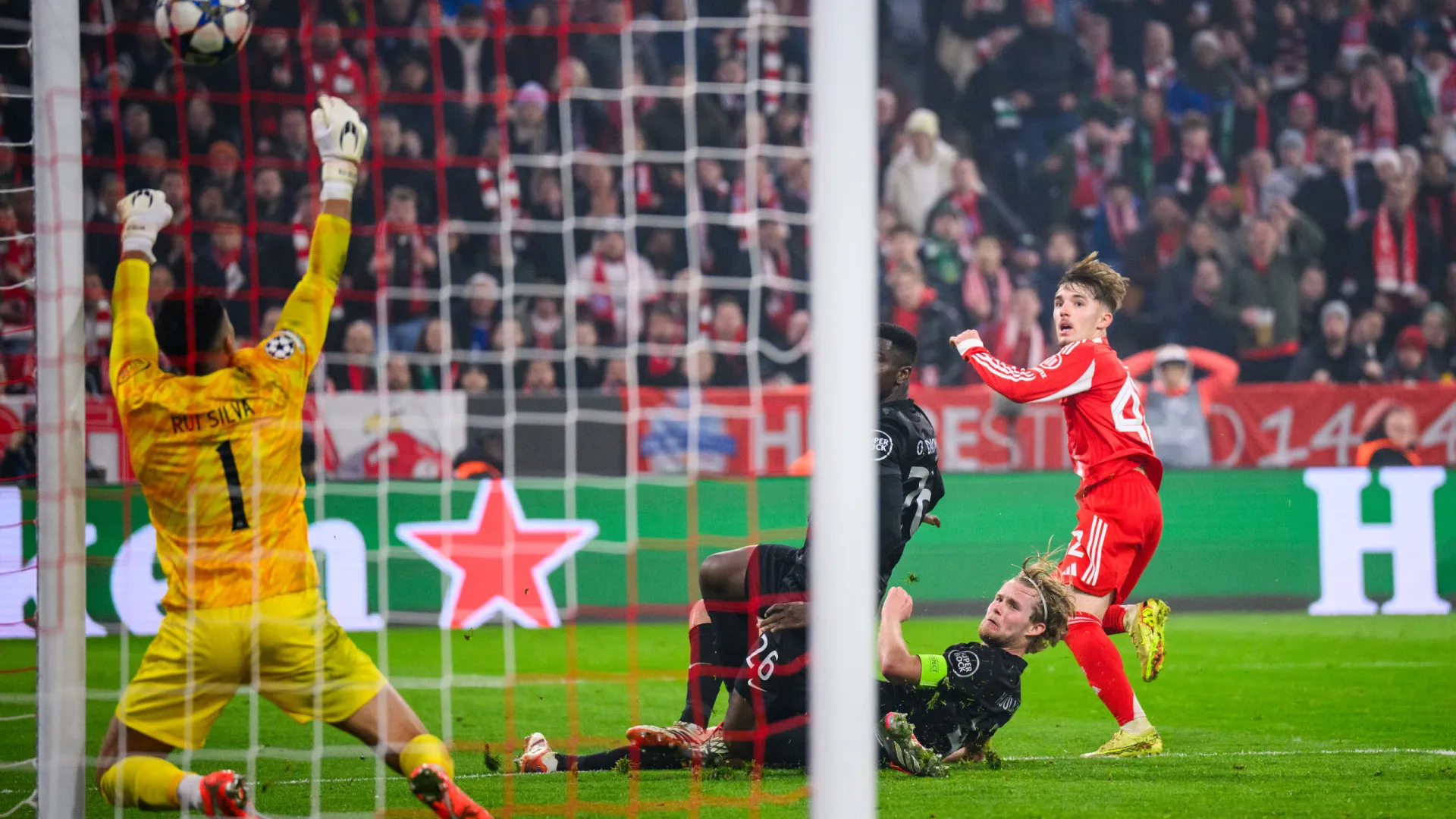 
                    Sporting ainda ameaçou surpresa, mas Bayern acabou com sonho na Baviera
                