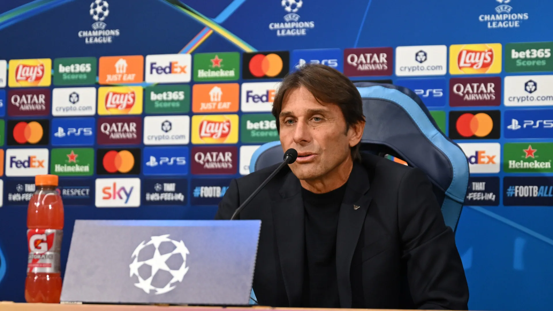 
                    Napoli quer vitória na Luz e Conte admite: 