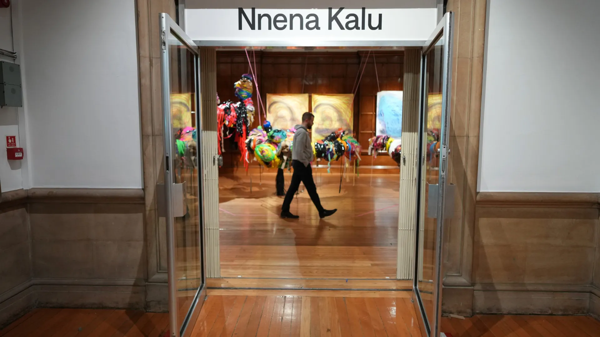 
                    Artista Nnena Kalu vence Prémio Turner 2025
                