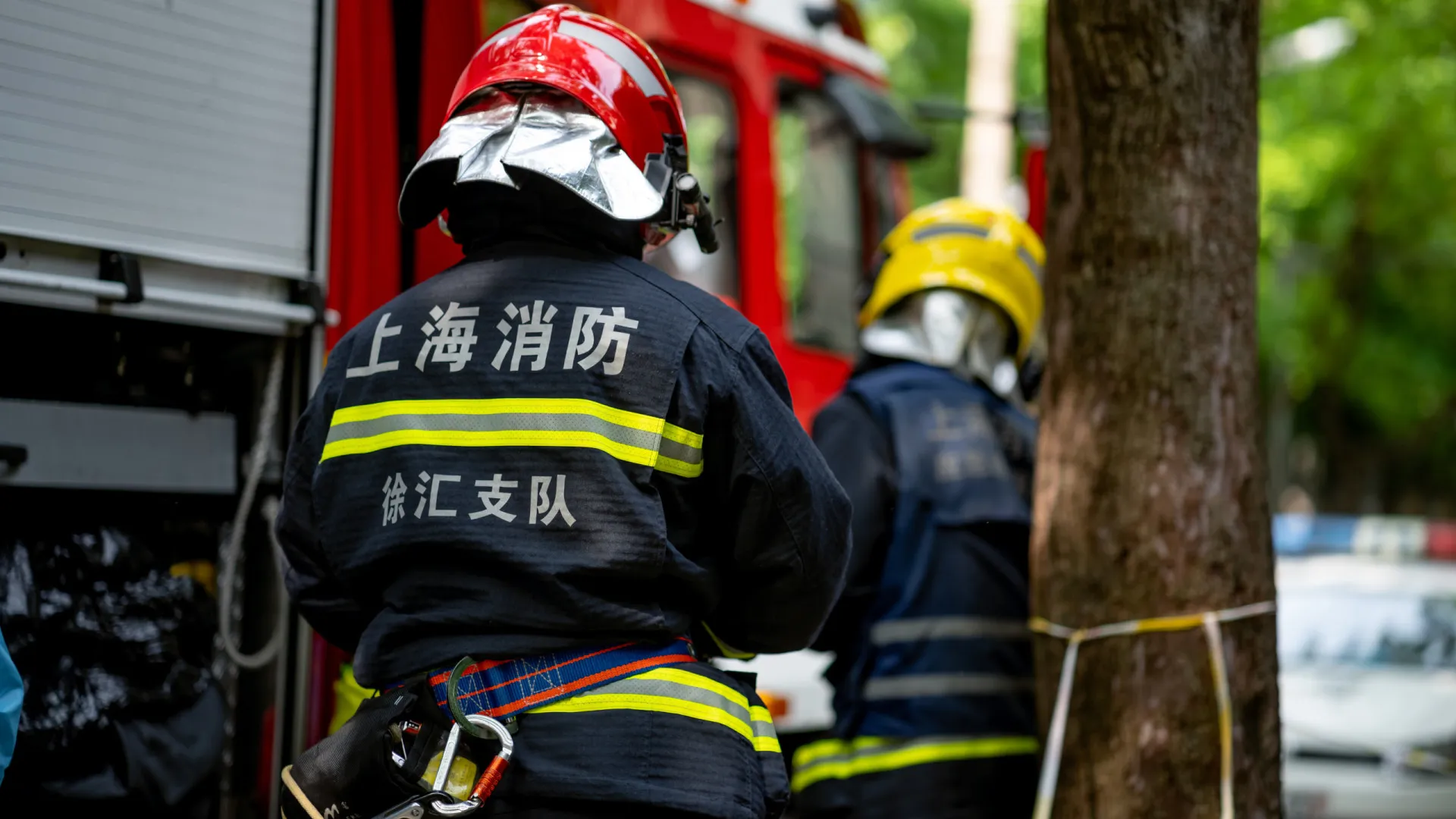 
                    Pelo menos 12 mortos em incêndio num prédio no sudoeste da China
                