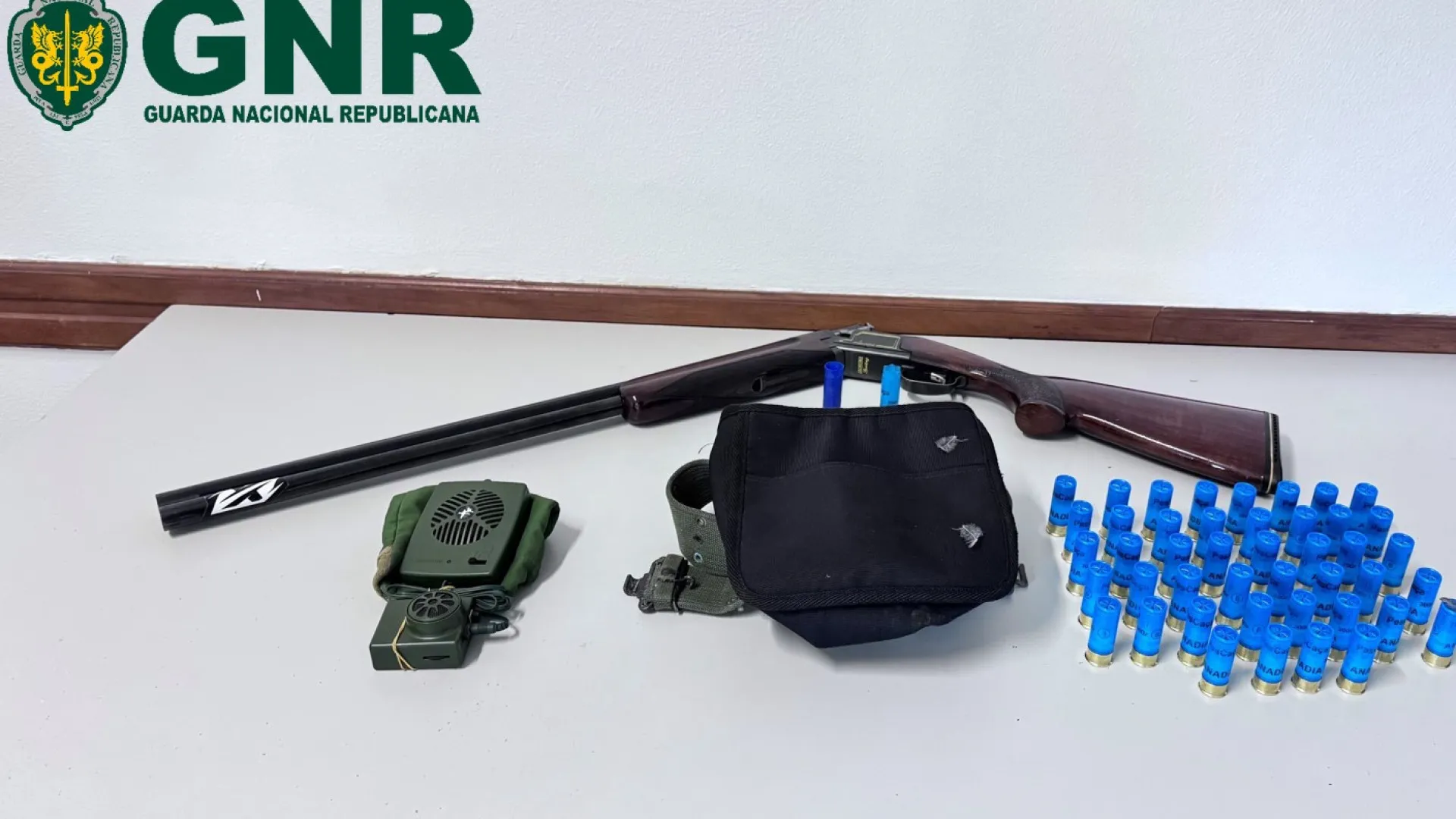 
                    Três detidos por caça com meios proibidos e em área de proteção
                